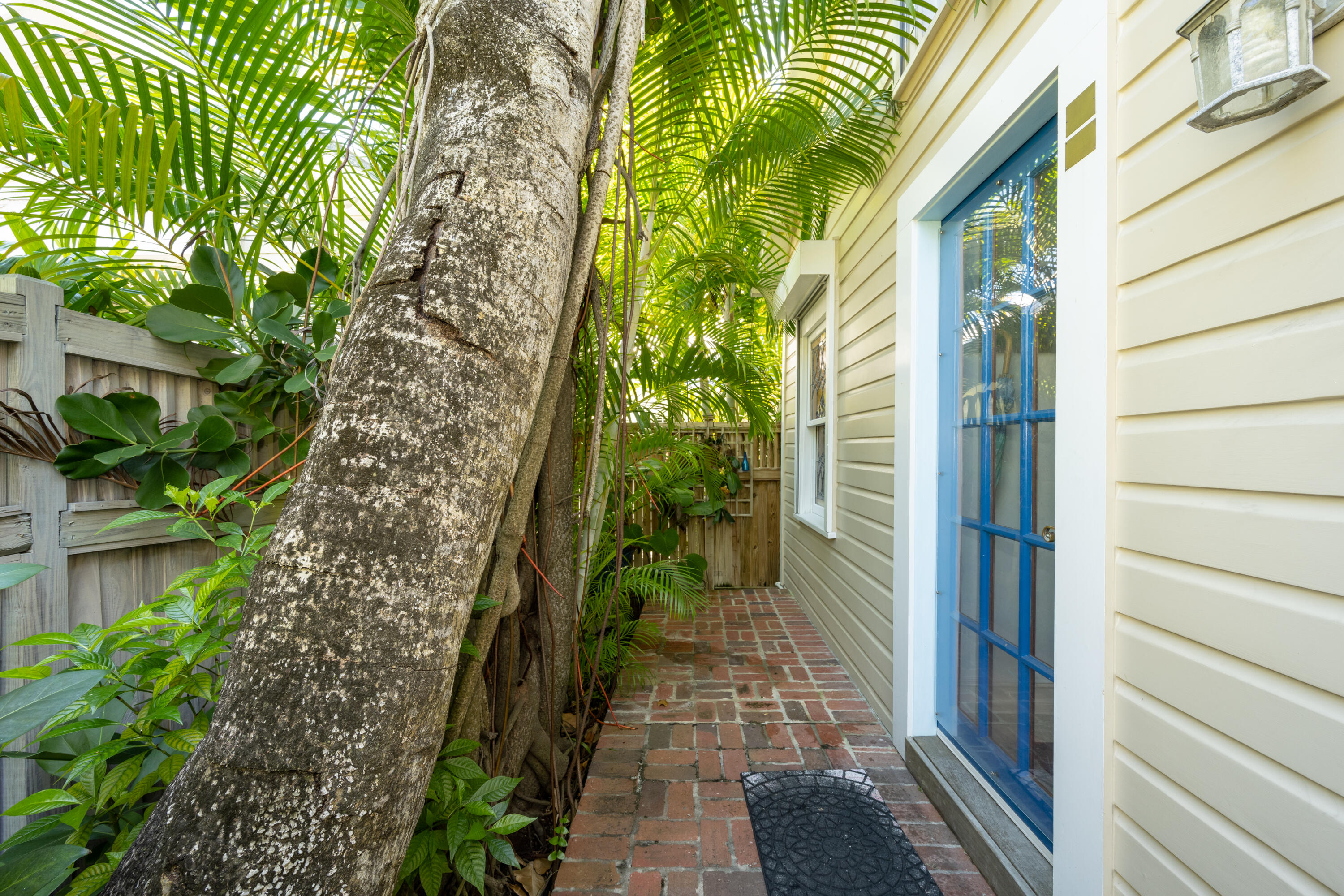 1212 Varela Street Property Photo 3