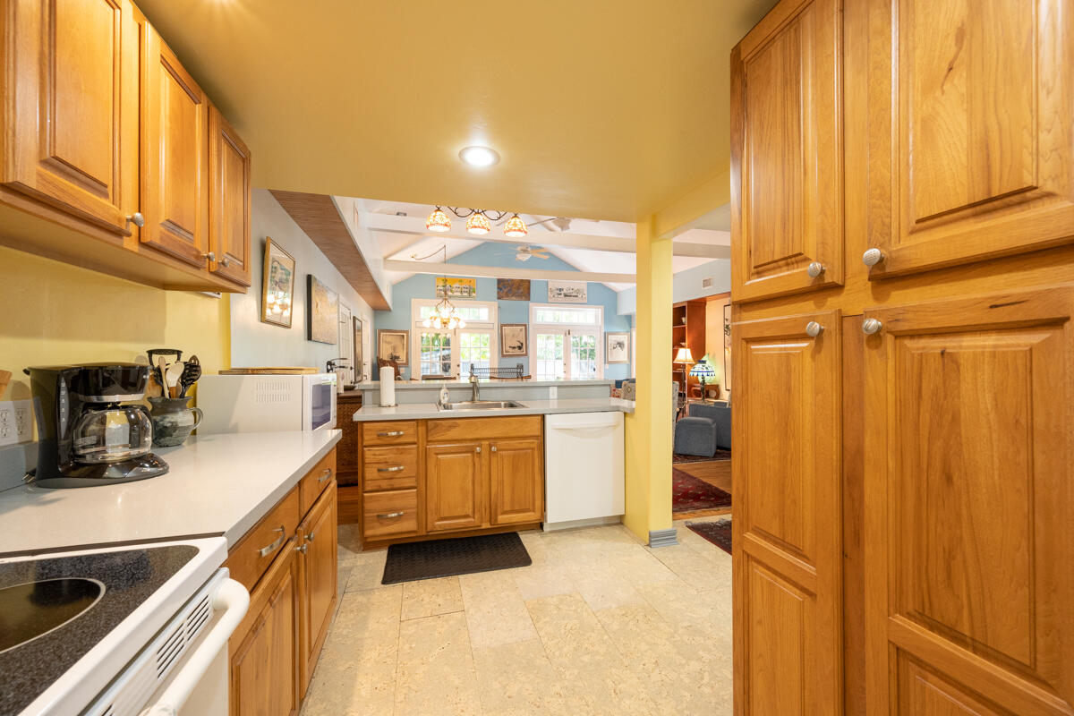 1212 Varela Street Property Photo 16