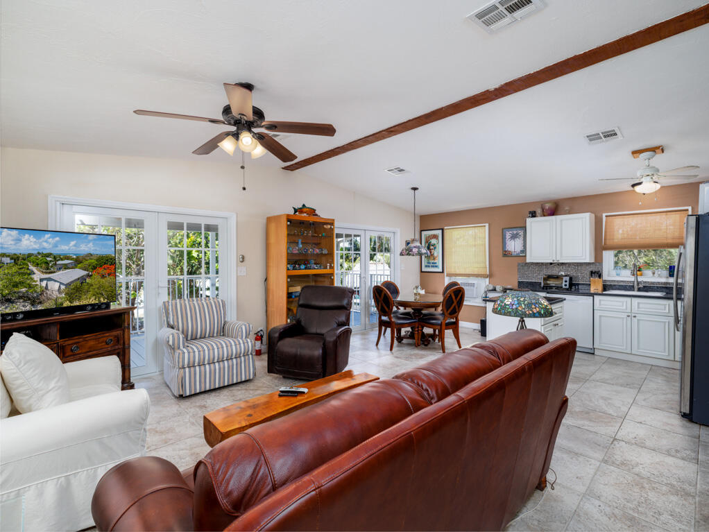 3806 Dyer Road Property Photo 12