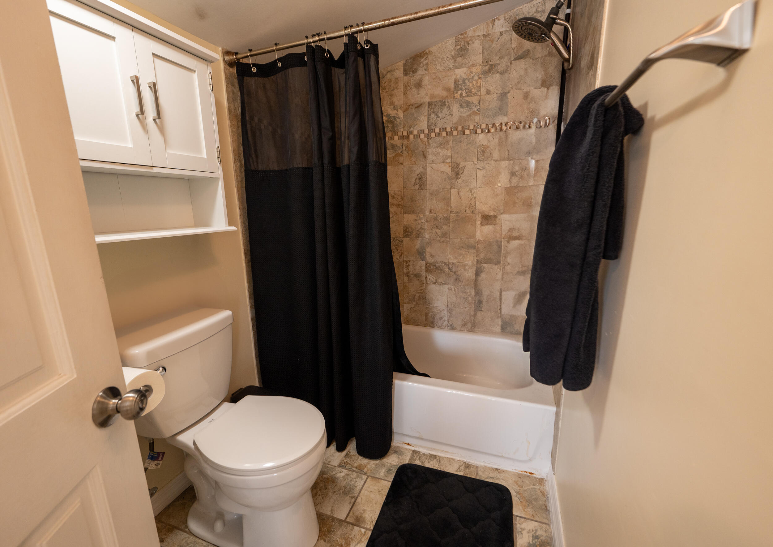 1124 Catherine Street, 201 Property Photo 12