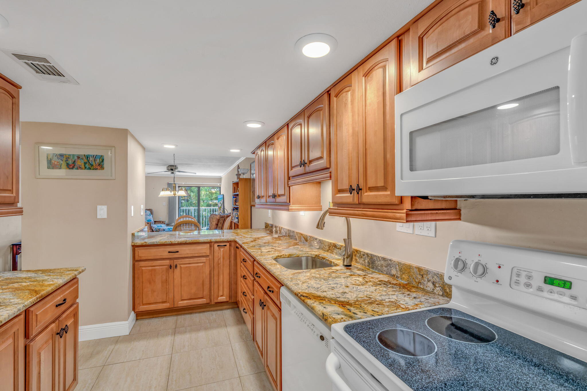 201 E Ocean Drive, 211 Property Photo 3