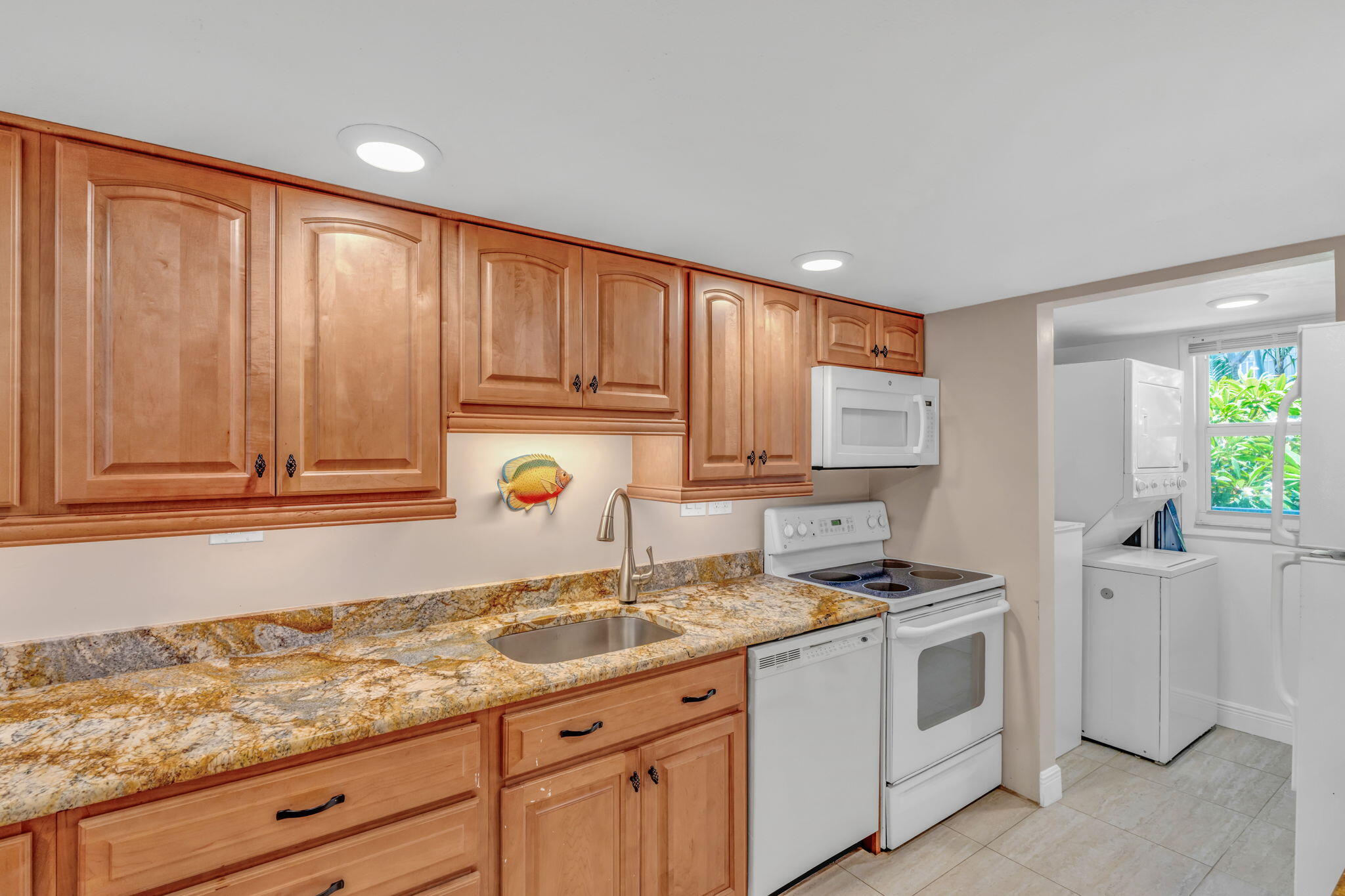 201 E Ocean Drive, 211 Property Photo 5