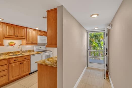 201 E Ocean Drive, 211 Property Photo 9