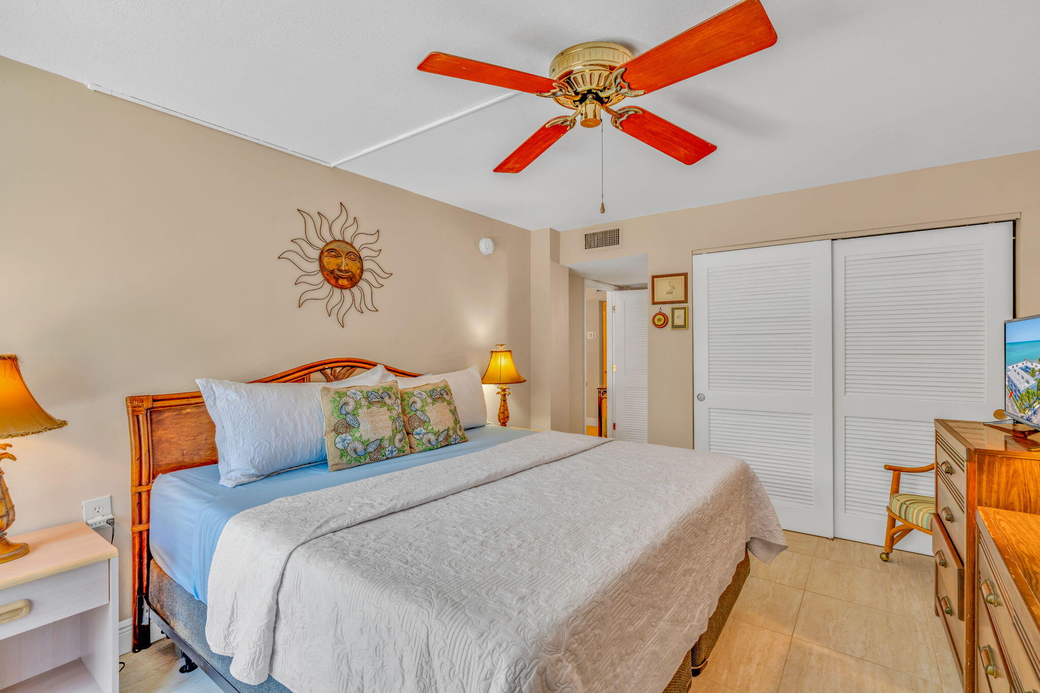 201 E Ocean Drive, 211 Property Photo 16
