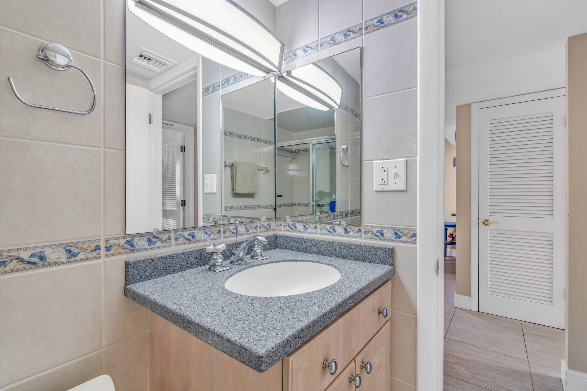 201 E Ocean Drive, 211 Property Photo 18
