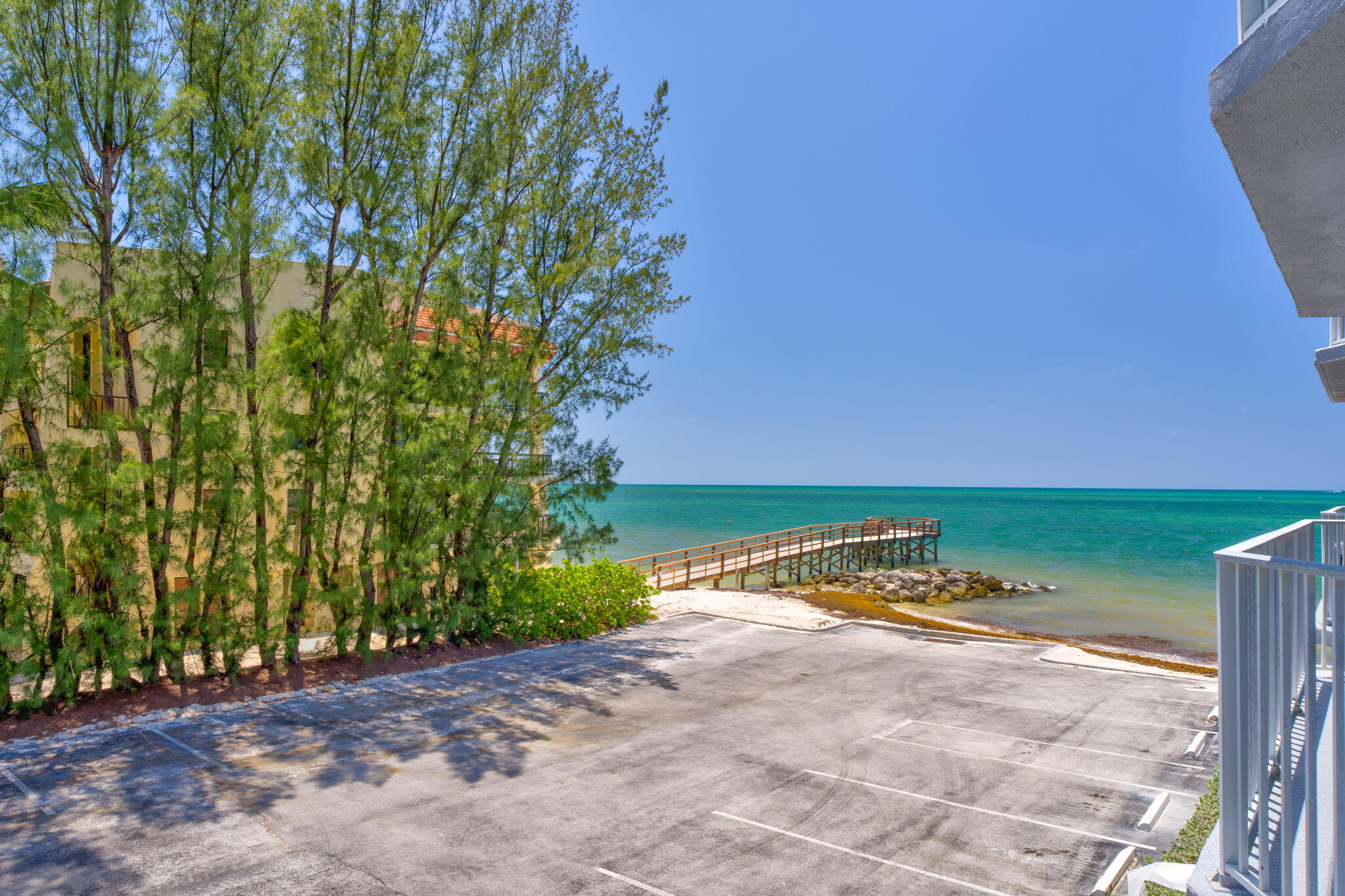 201 E Ocean Drive, 211 Property Photo 28
