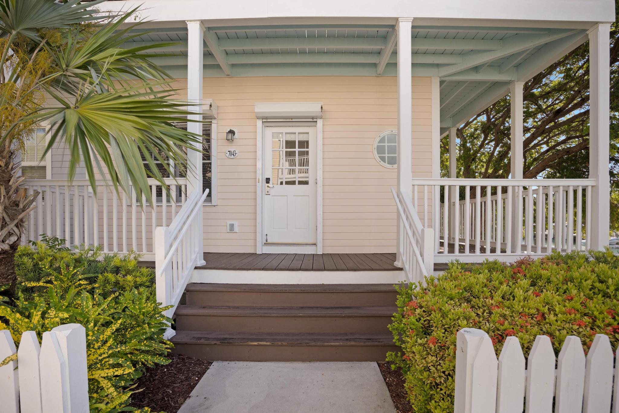 7043 Harbor Village Drive Property Photo 3
