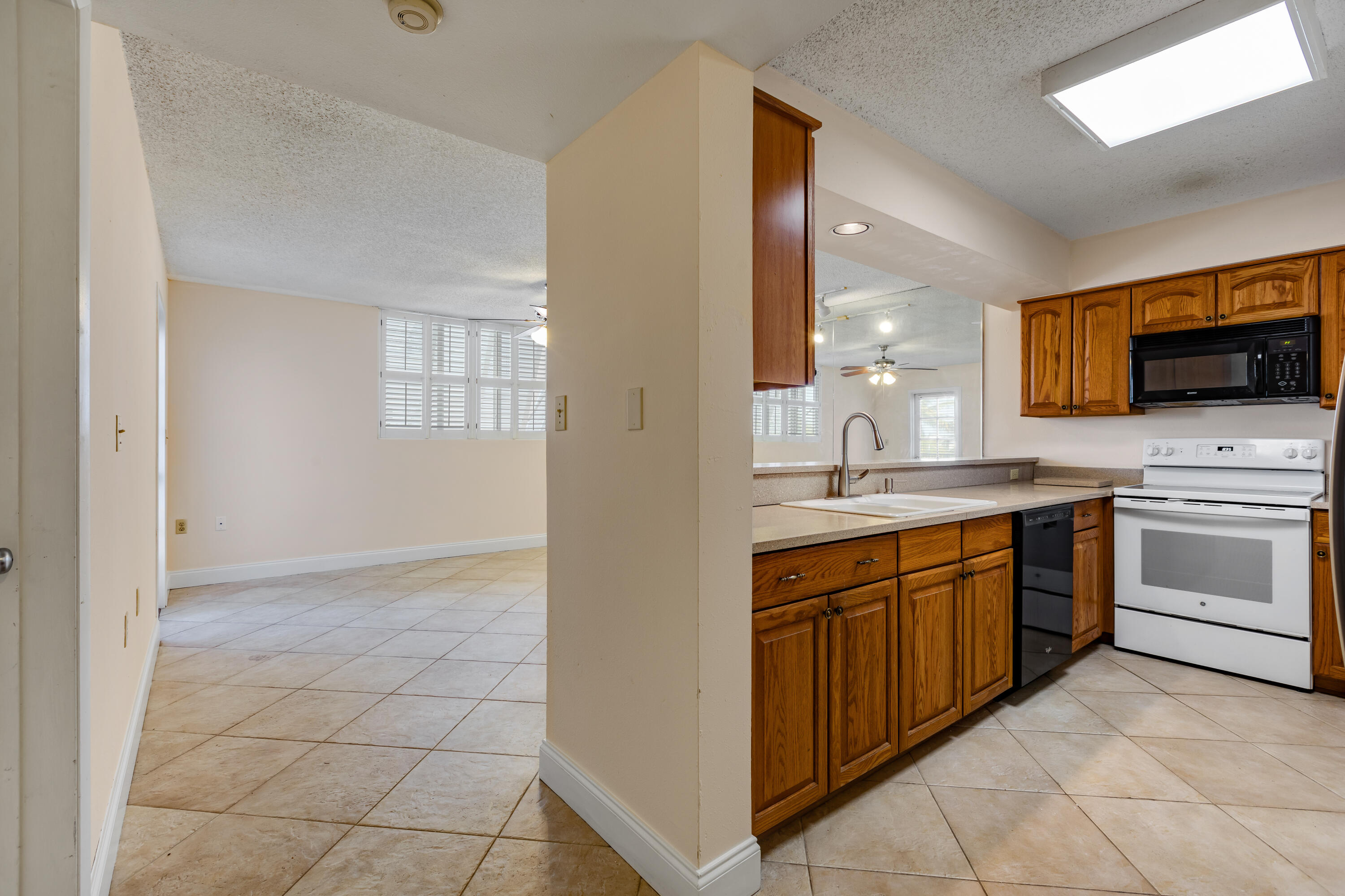 3930 S 3930 Roosevelt Boulevard, N302 Property Photo 4