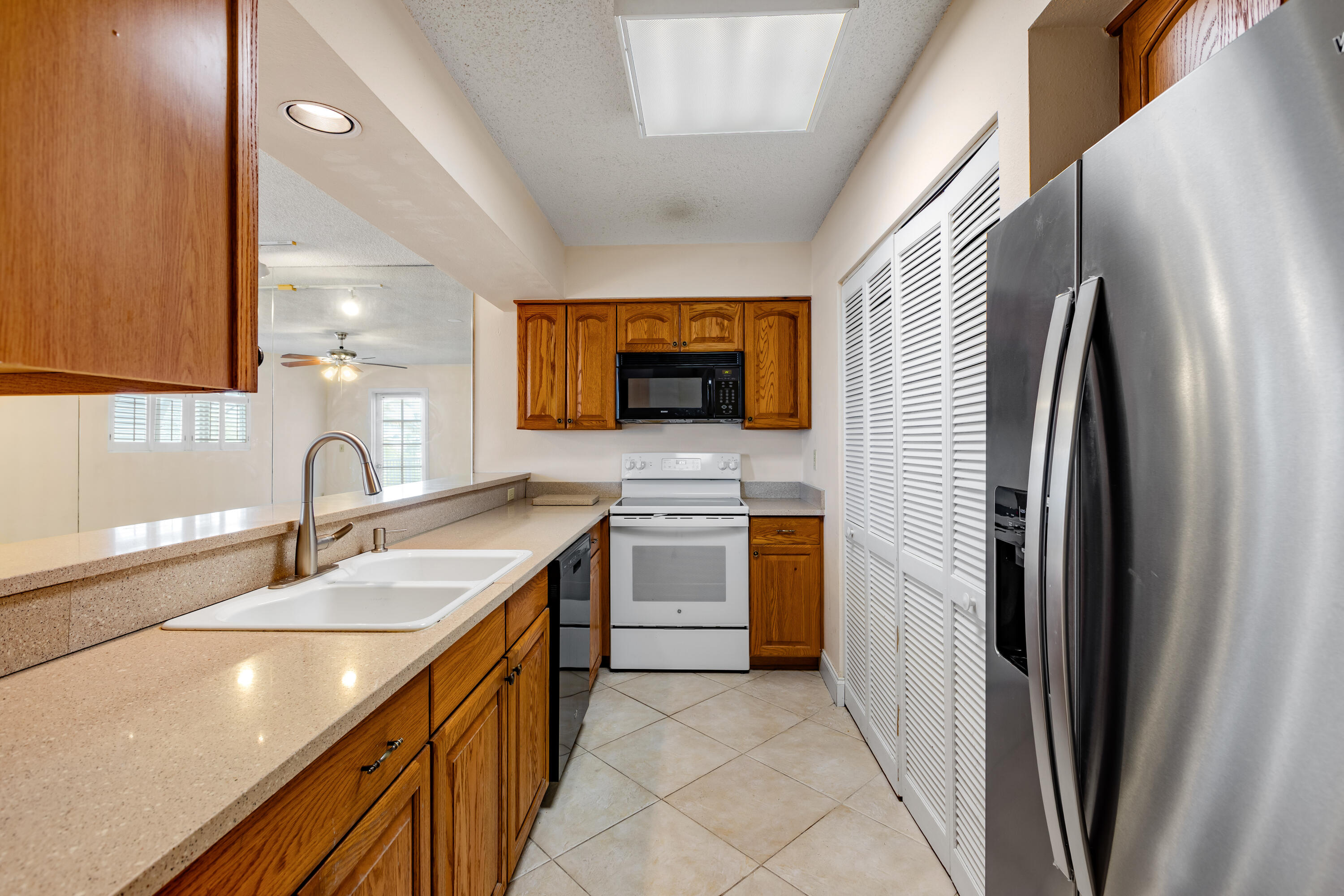 3930 S 3930 Roosevelt Boulevard, N302 Property Photo 5