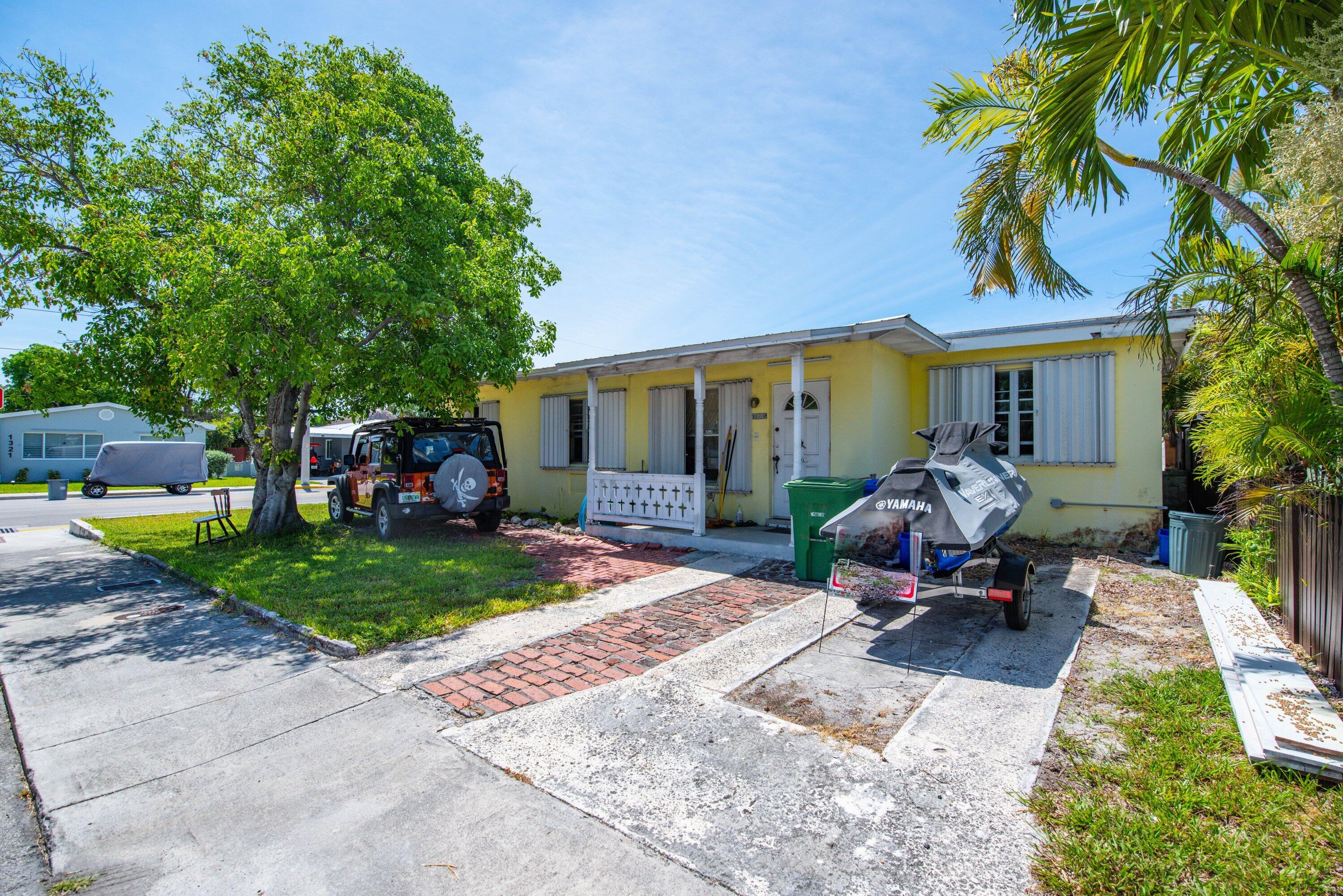 3746 Paula Avenue Property Photo 2