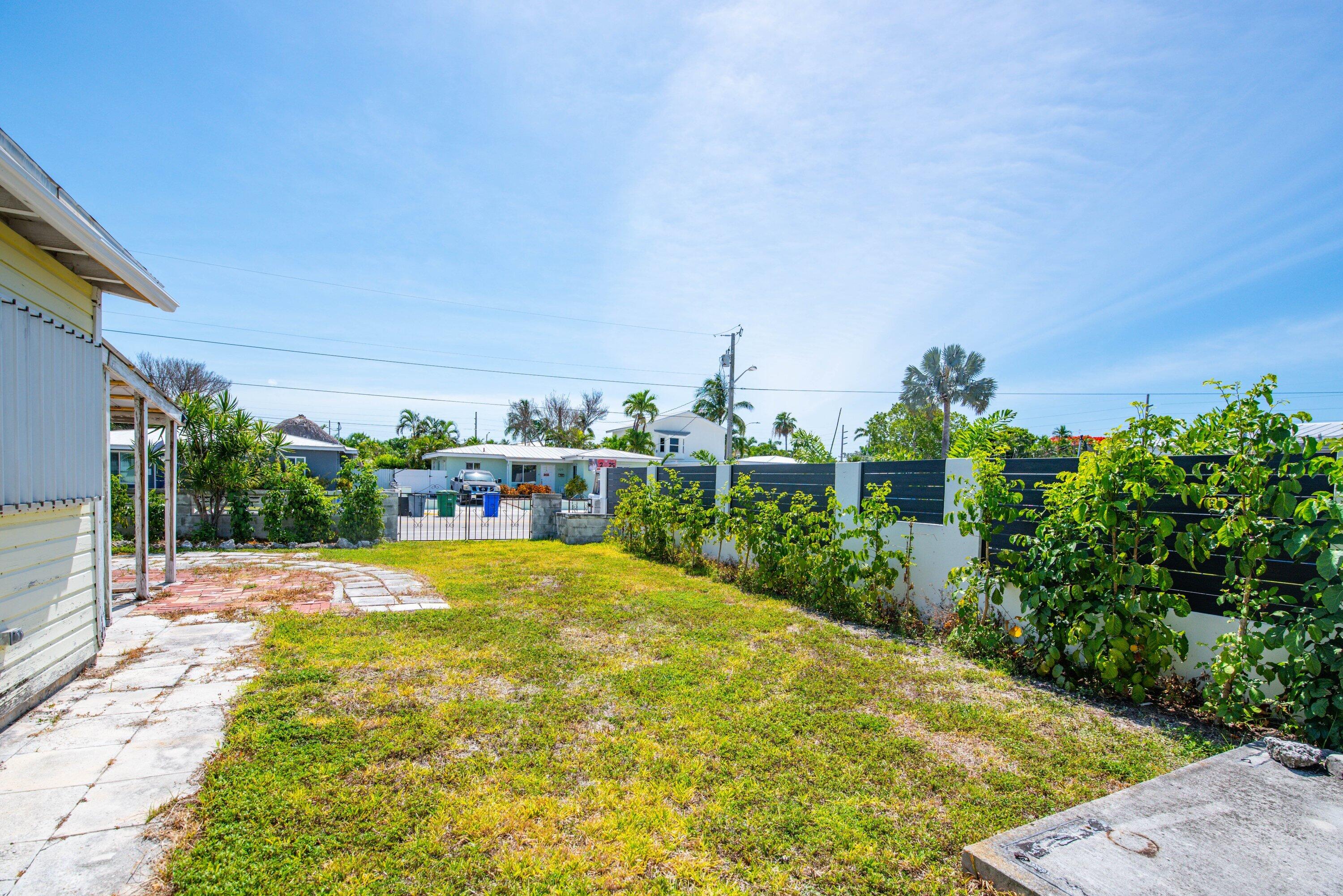 3746 Paula Avenue Property Photo 4