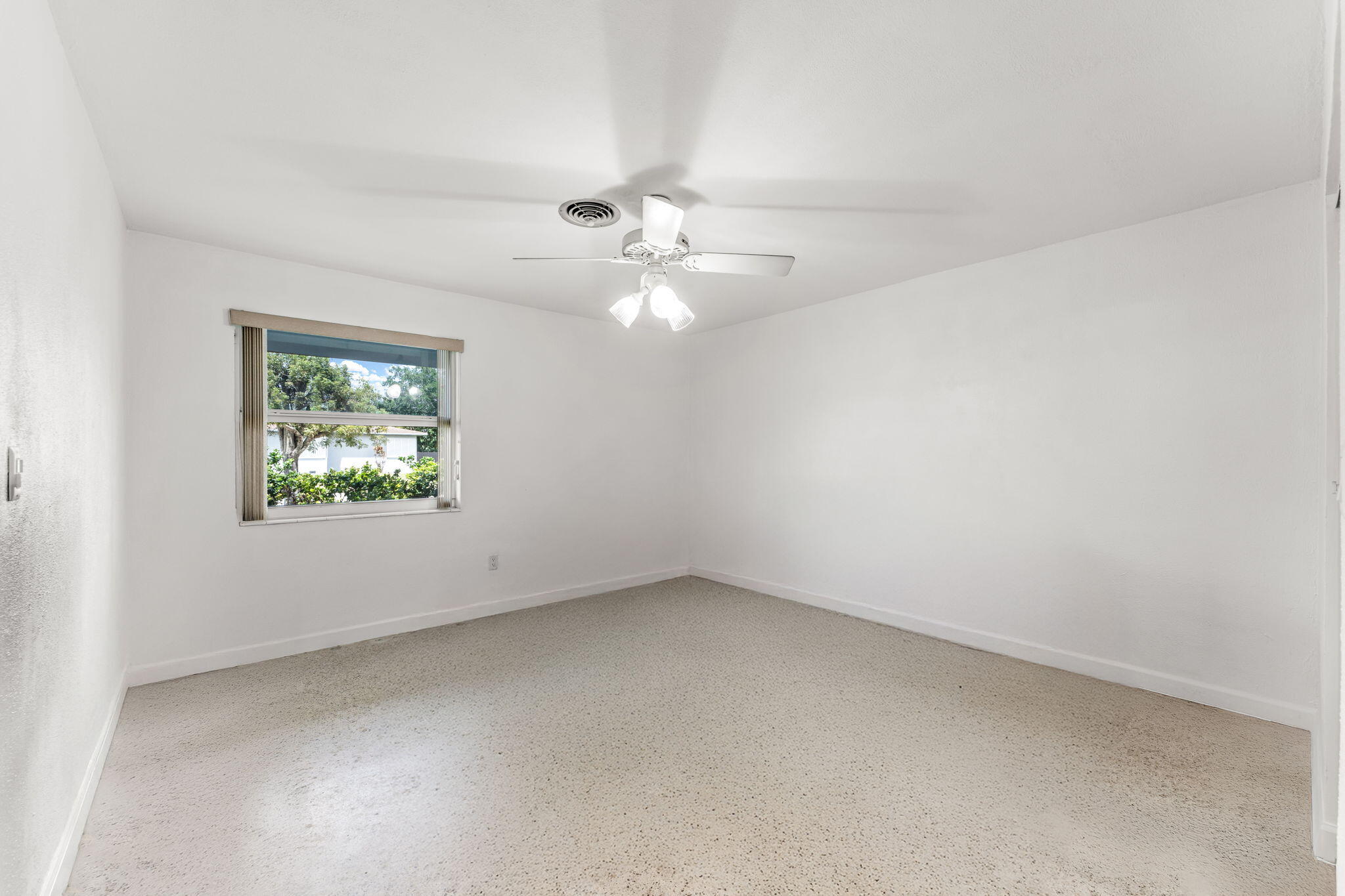 240 Nw 19th Street Property Photo 17