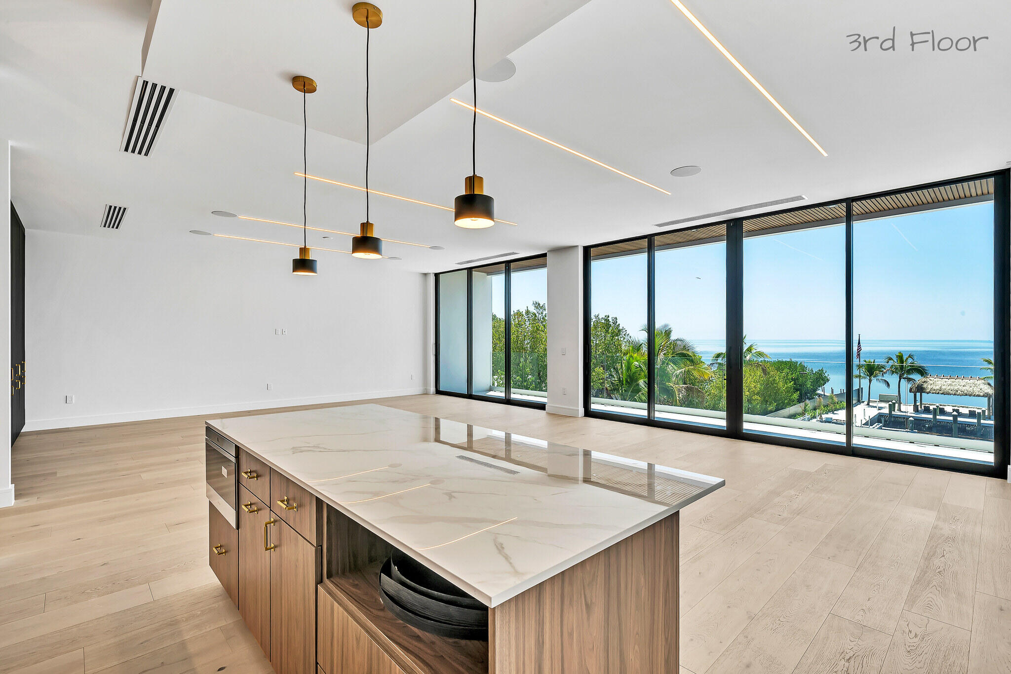 16 Seaside Avenue Property Photo 4