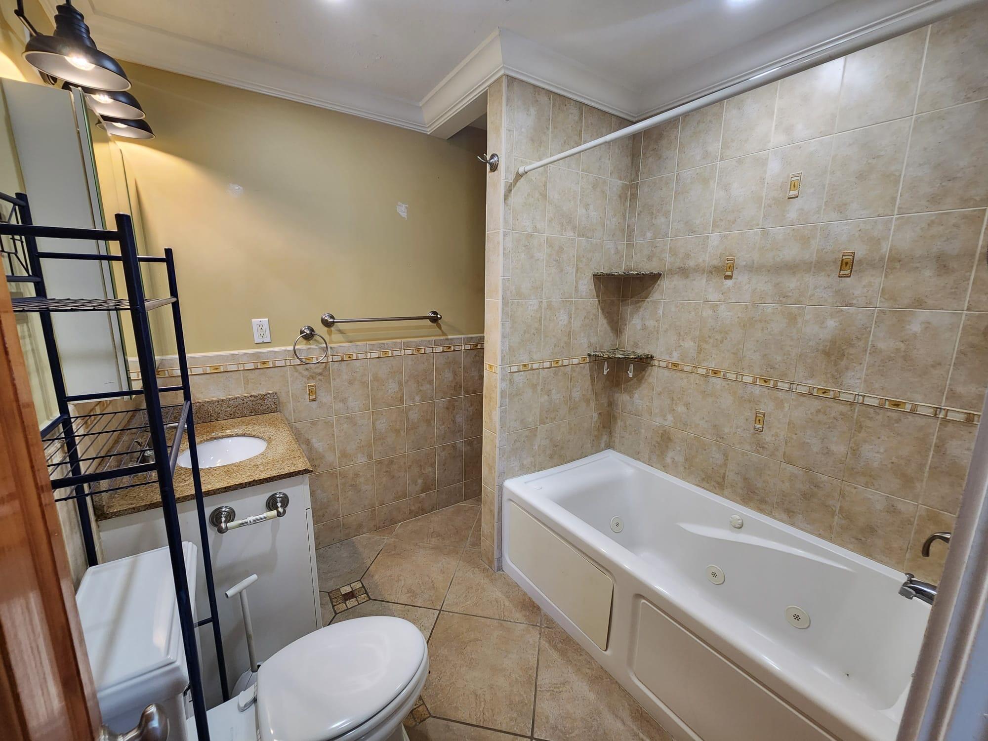 614 Whitehead Street, R-5 Property Photo 4