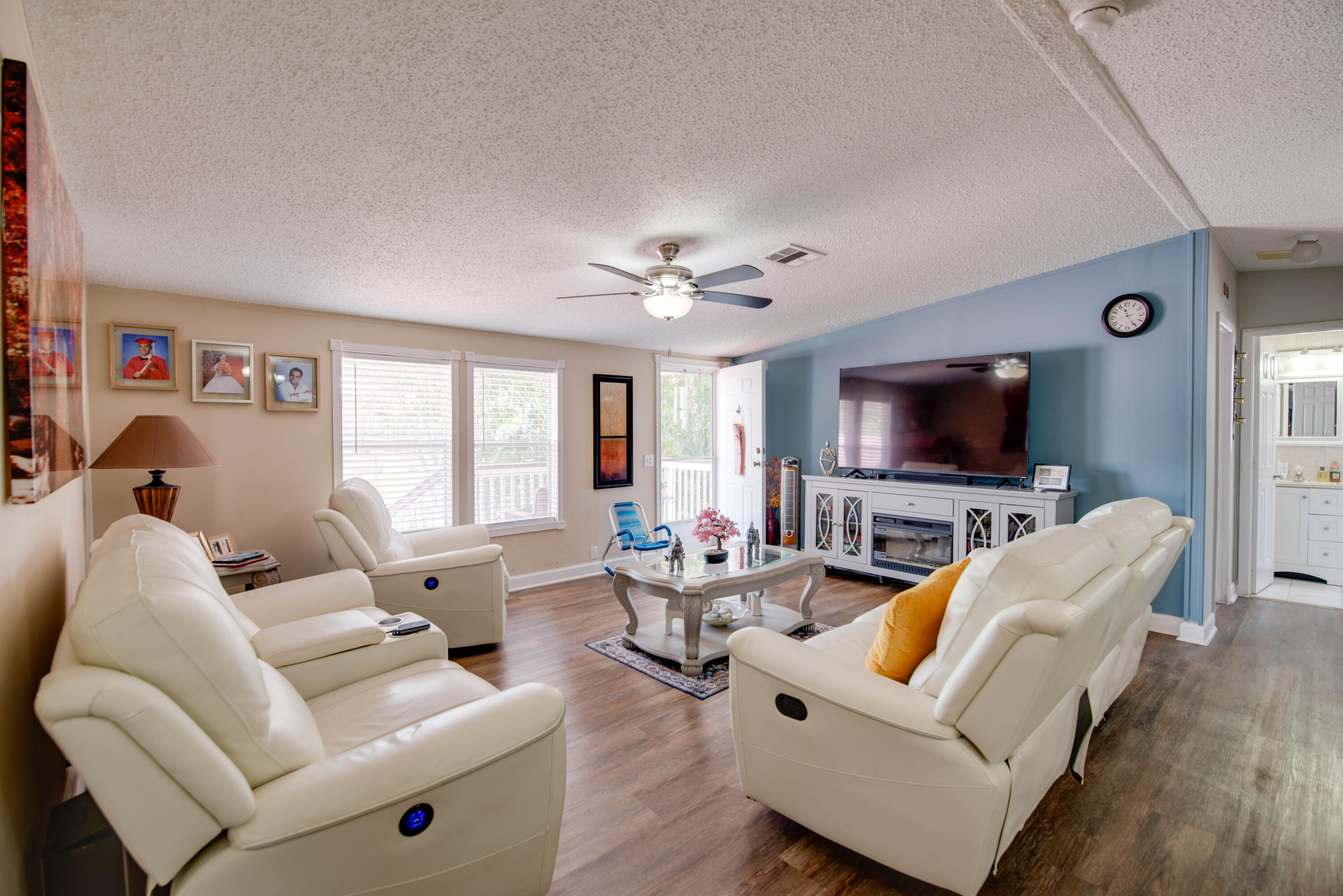 6460 Sunshine Street Property Photo 2