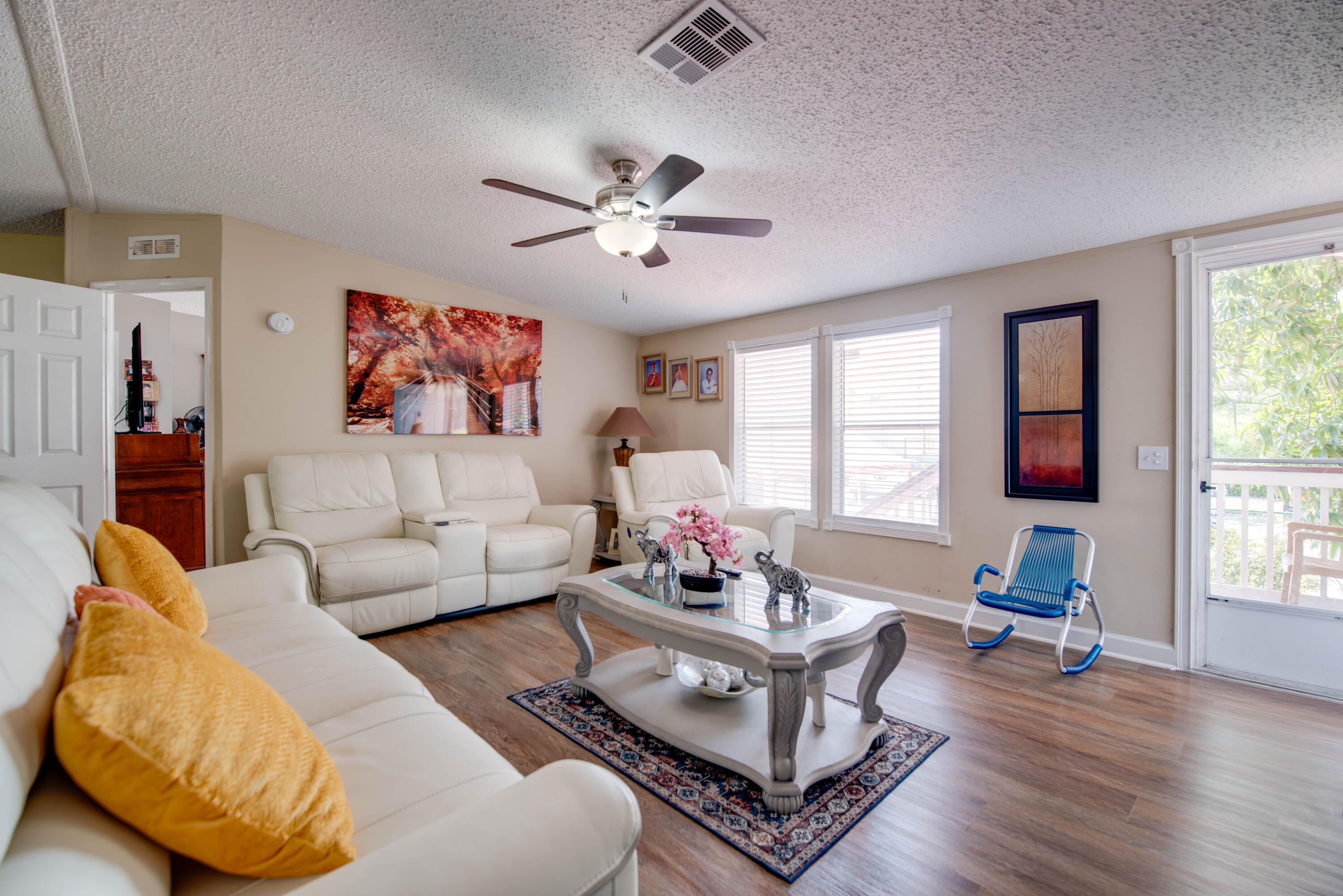 6460 Sunshine Street Property Photo 4