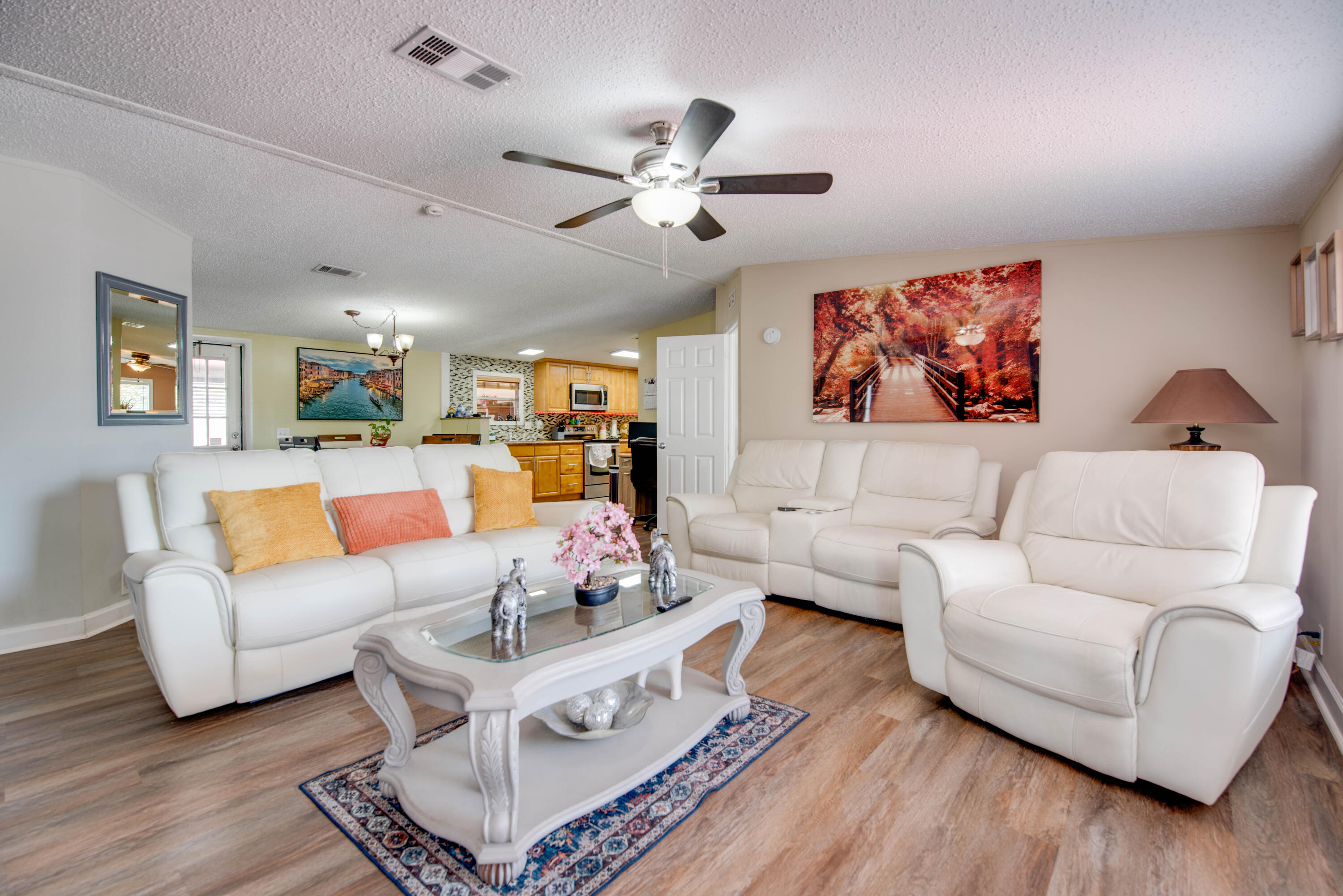 6460 Sunshine Street Property Photo 5