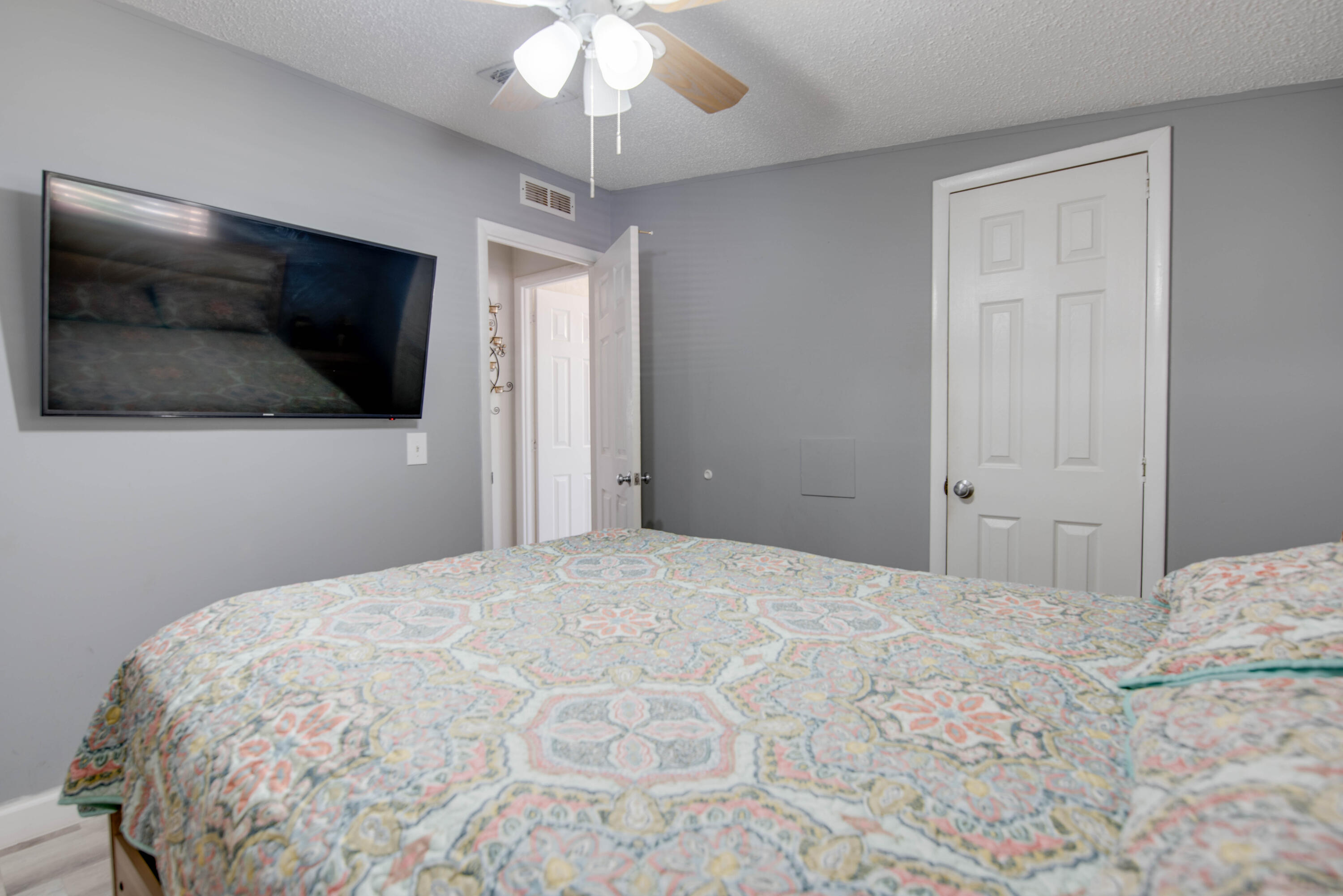 6460 Sunshine Street Property Photo 17