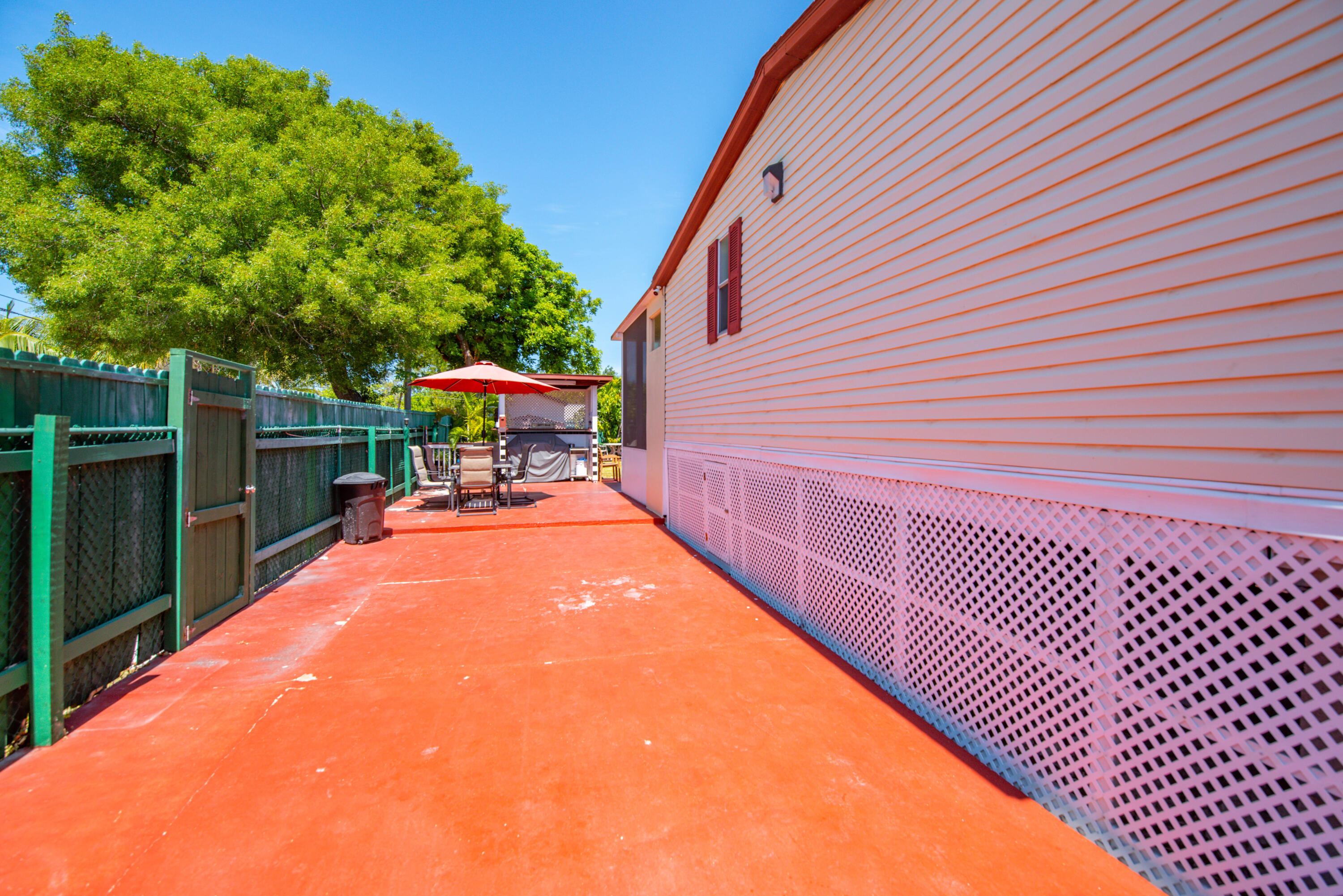 6460 Sunshine Street Property Photo 24