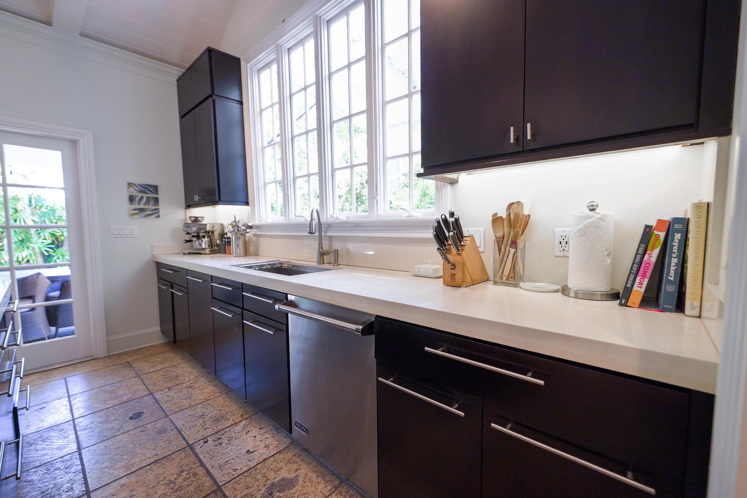 1414 Angela Street Property Photo 9