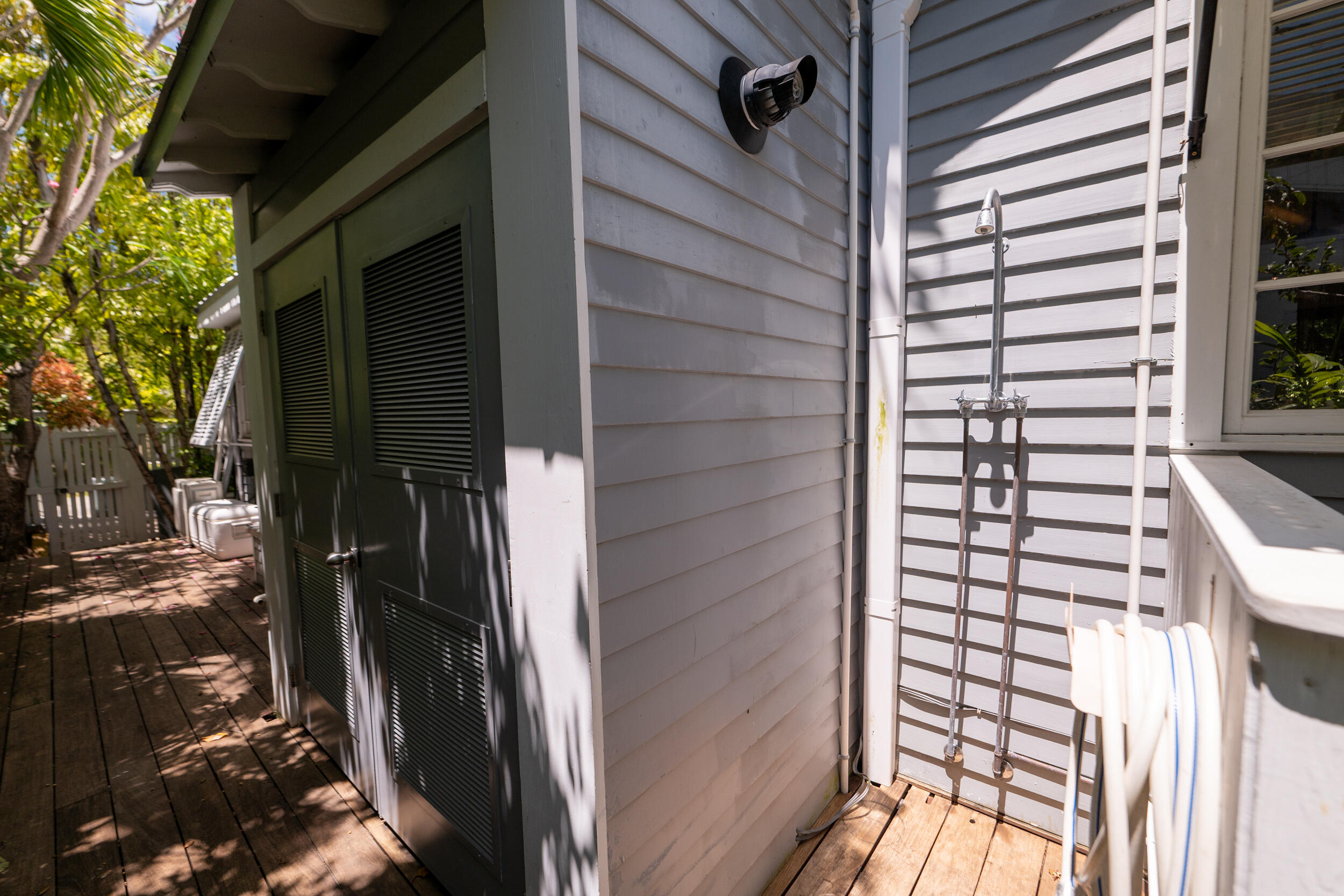 1414 Angela Street Property Photo 45