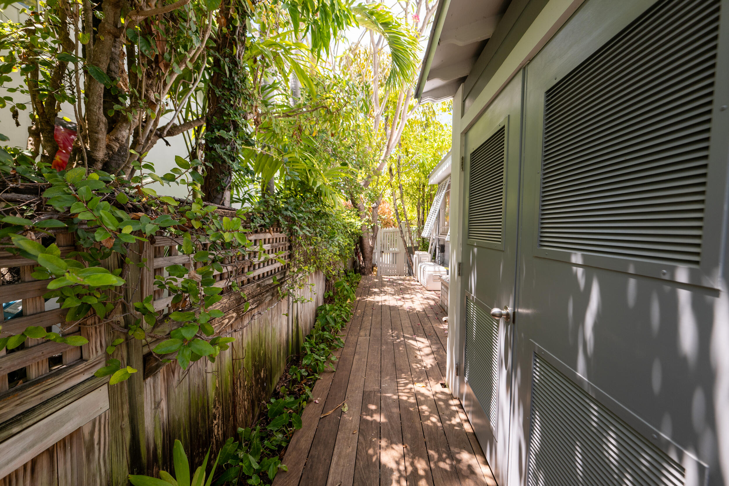 1414 Angela Street Property Photo 46