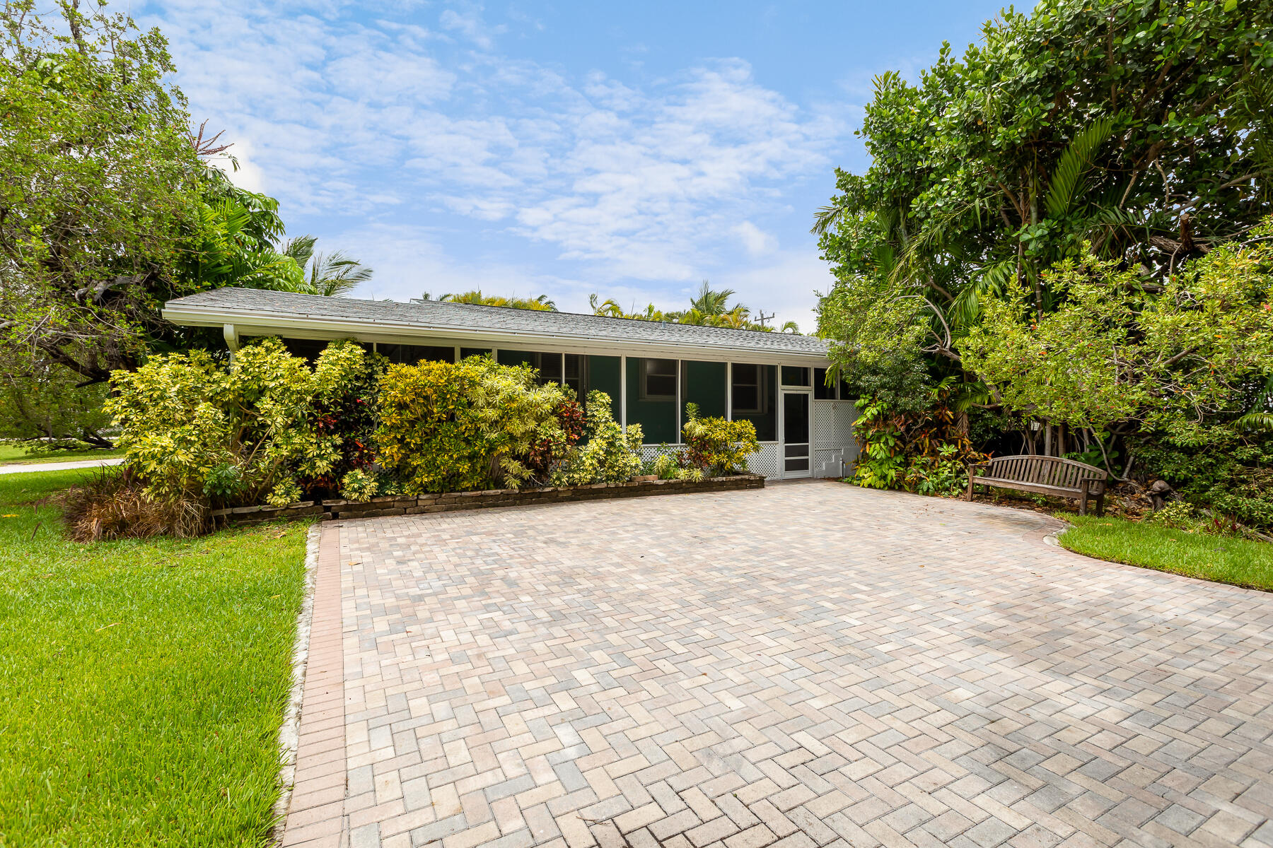 180 Sugarloaf Drive Property Photo 2