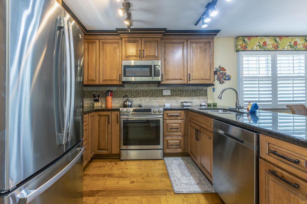 212 Southard Street Property Photo 4