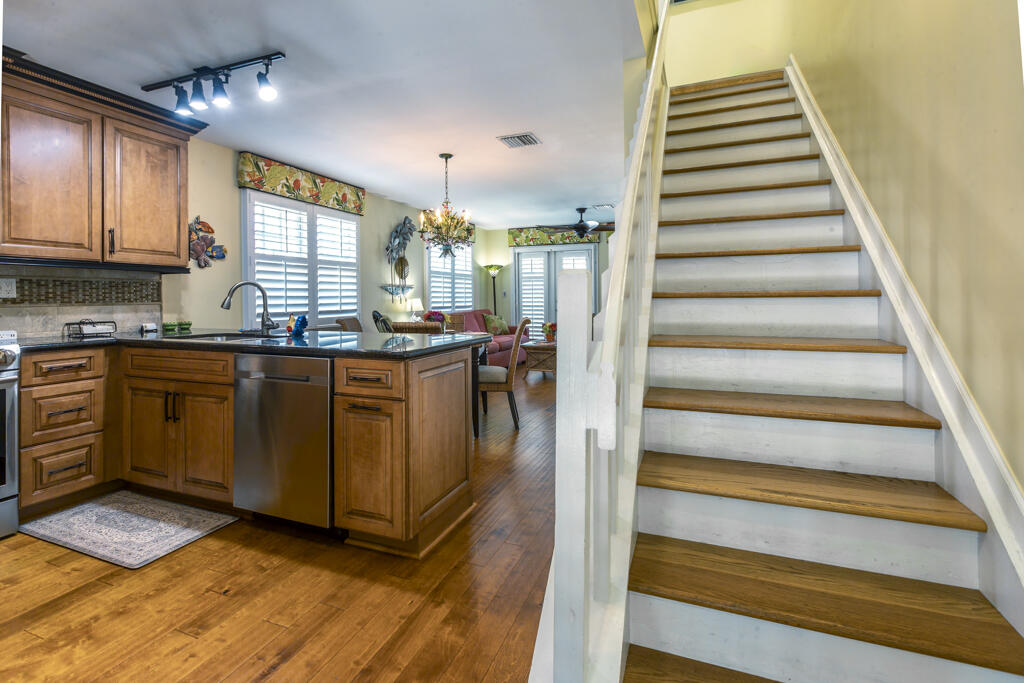 212 Southard Street Property Photo 18