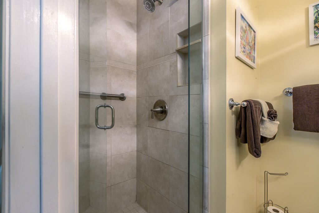 212 Southard Street Property Photo 23