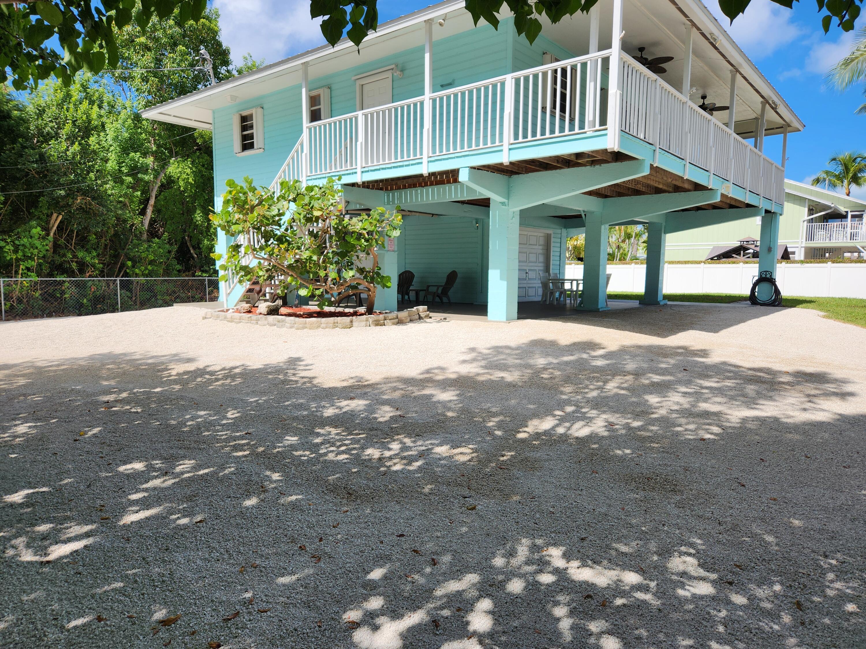 695 N Lake Drive Property Photo 3