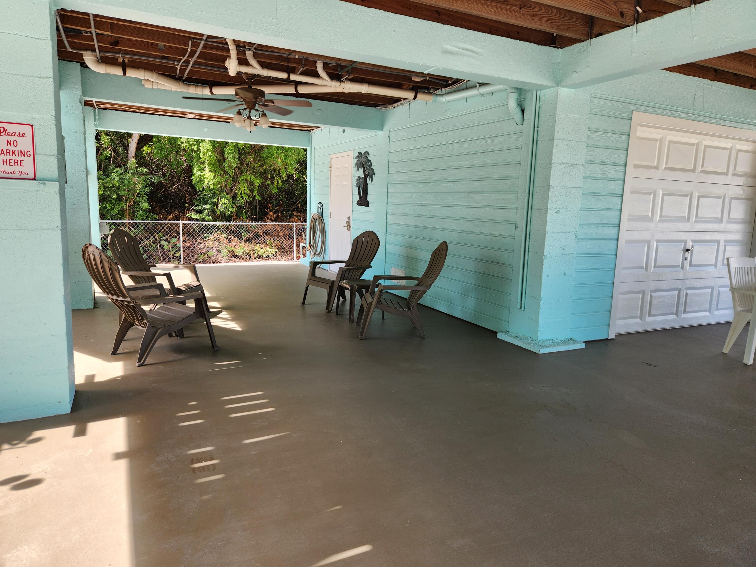 695 N Lake Drive Property Photo 5