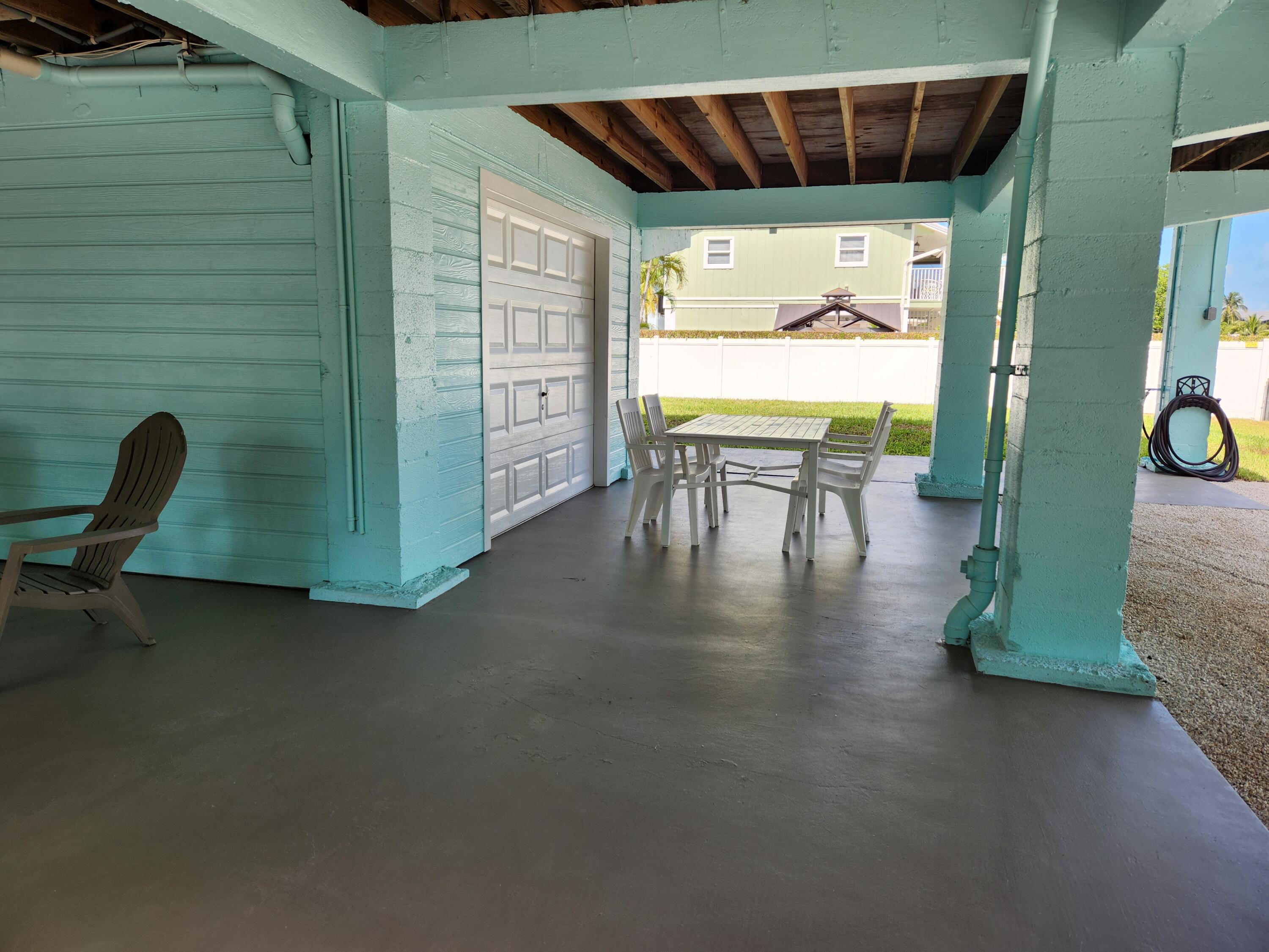 695 N Lake Drive Property Photo 6