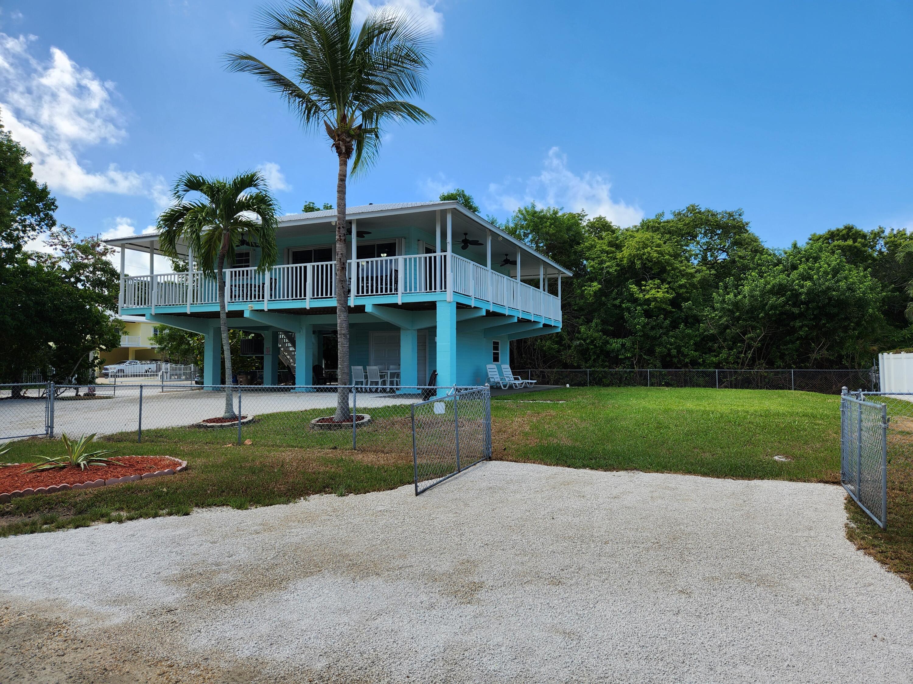 695 N Lake Drive Property Photo 12
