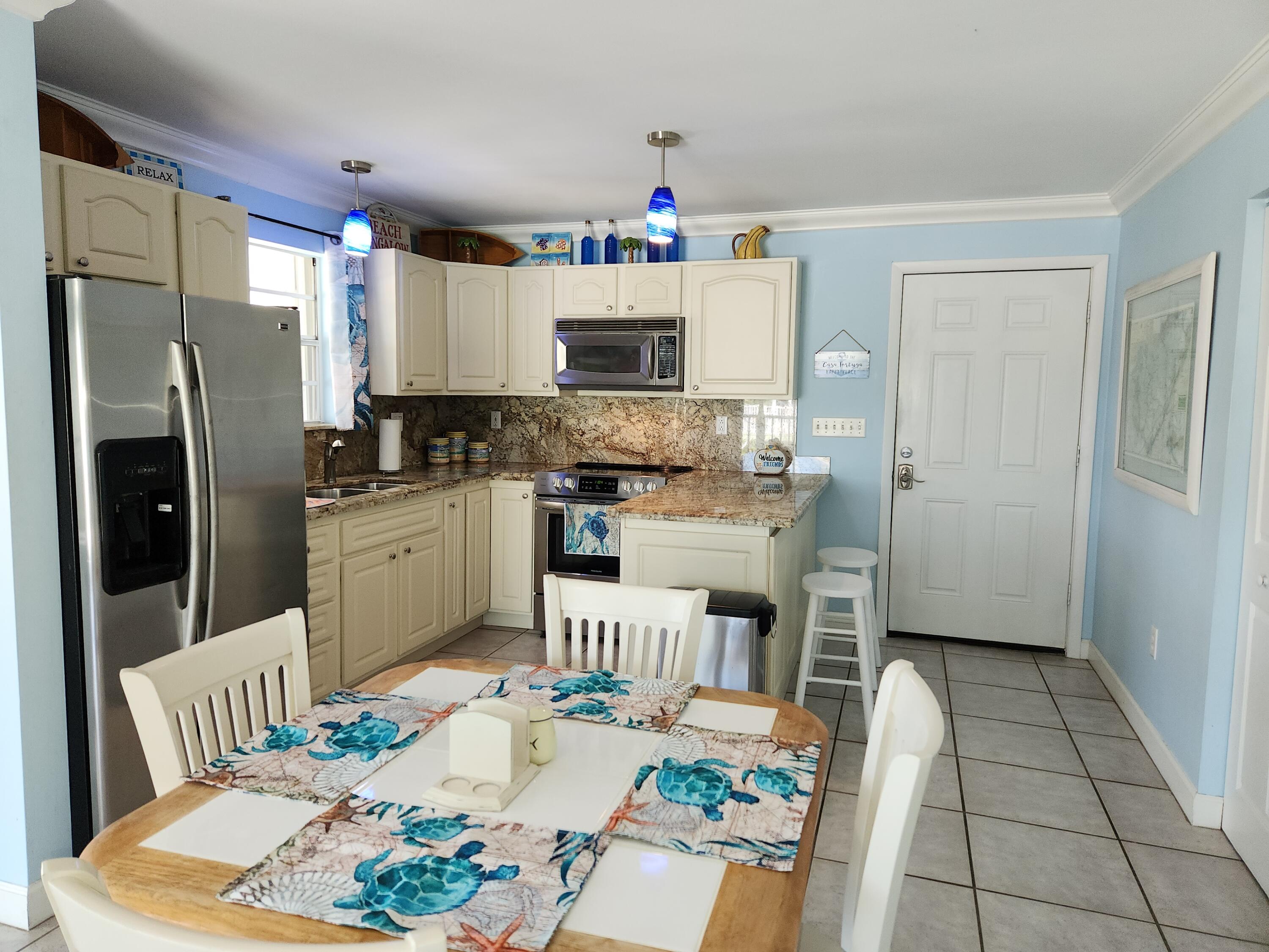 695 N Lake Drive Property Photo 16