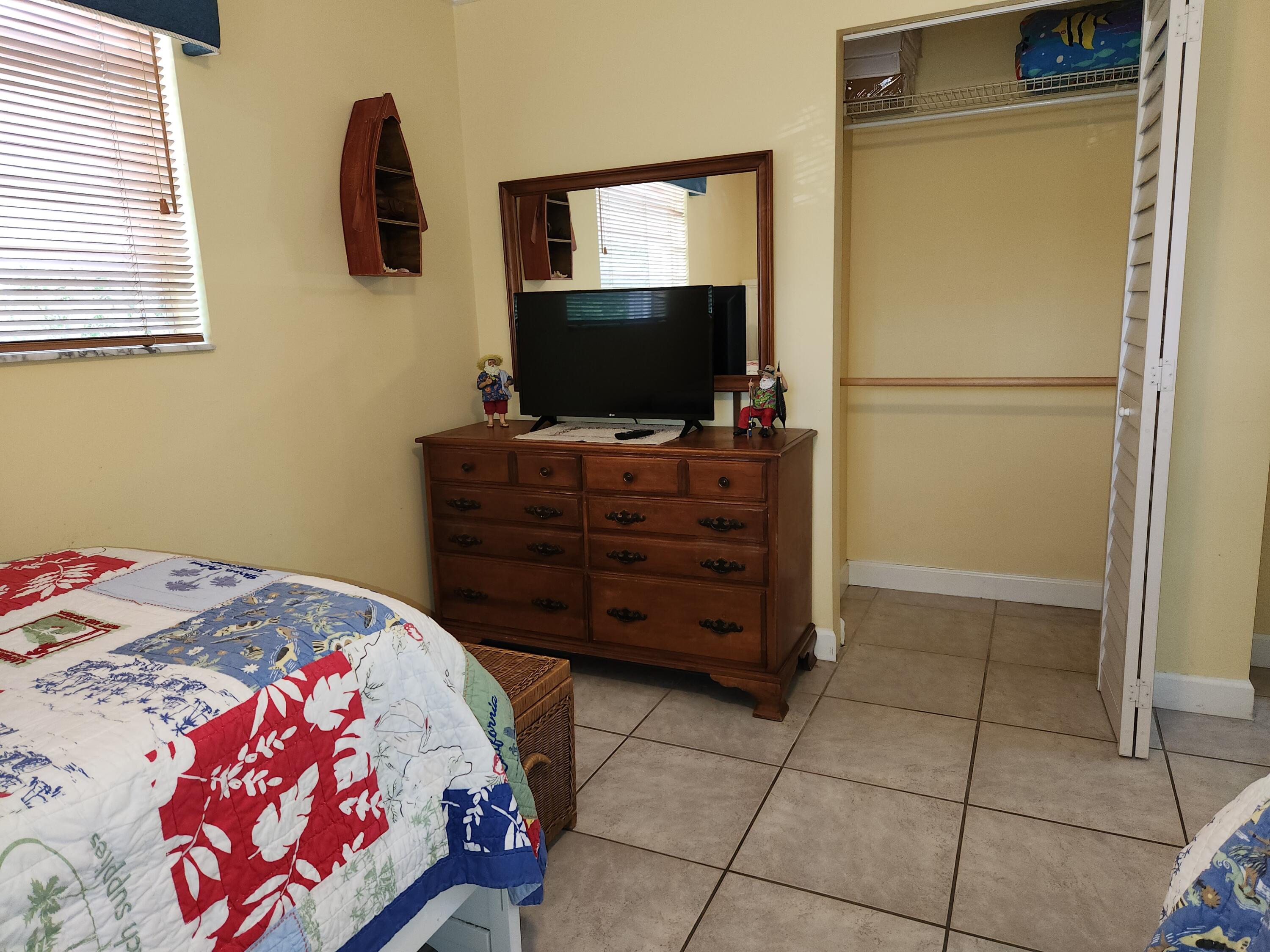 695 N Lake Drive Property Photo 24