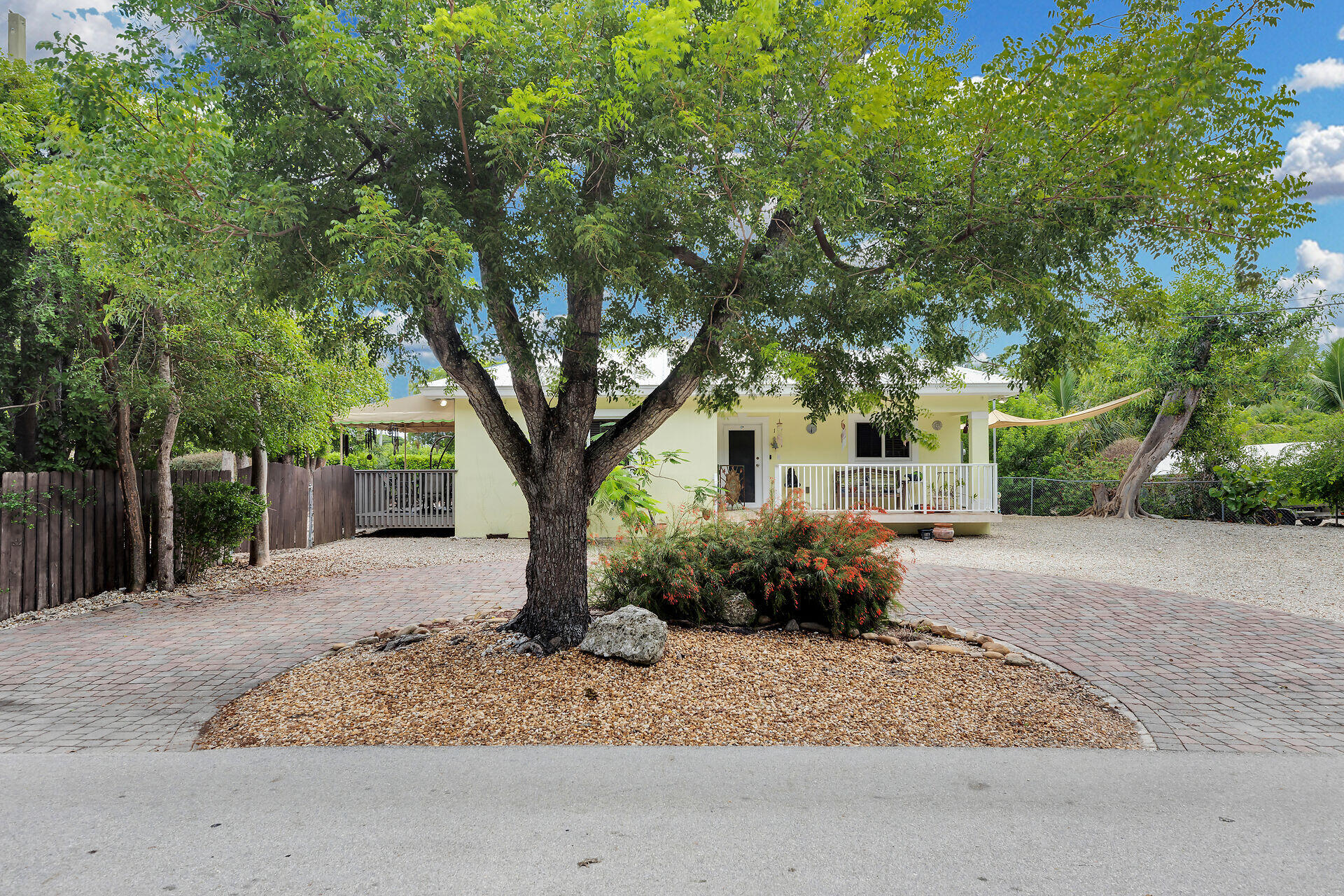 1 Sunset Road Property Photo 2