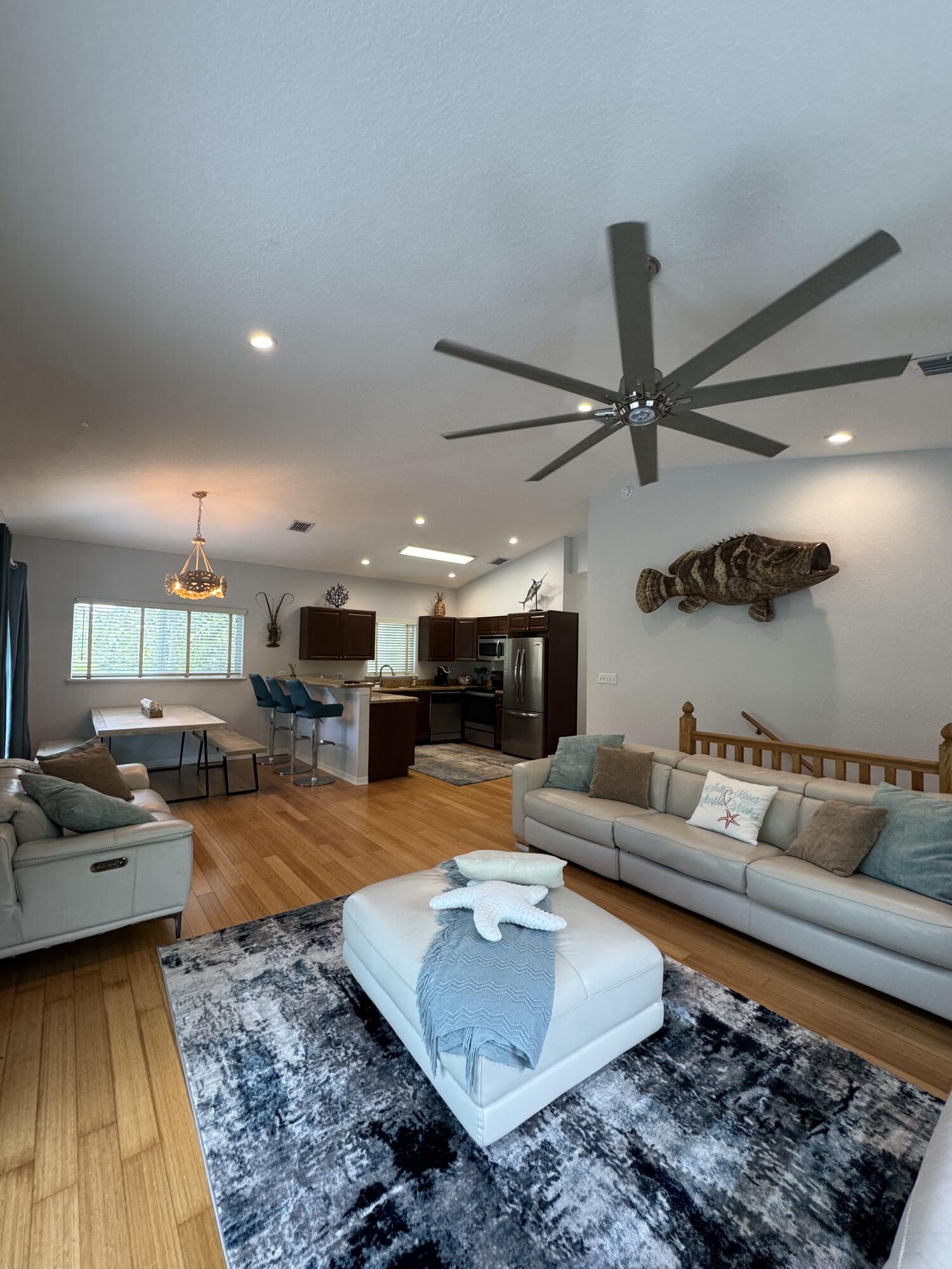 191 E Carroll Street Property Photo 6