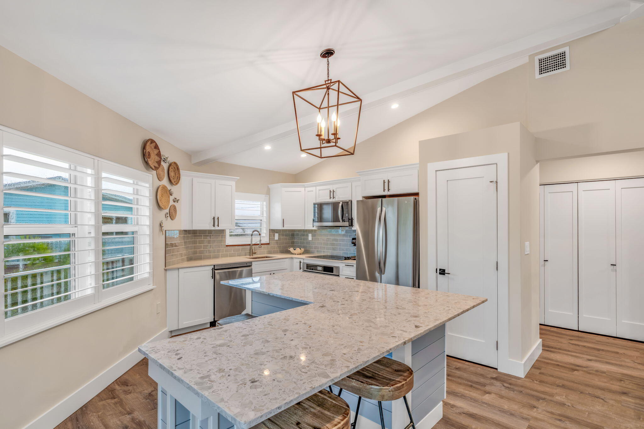 273 Indies Road Property Photo 2