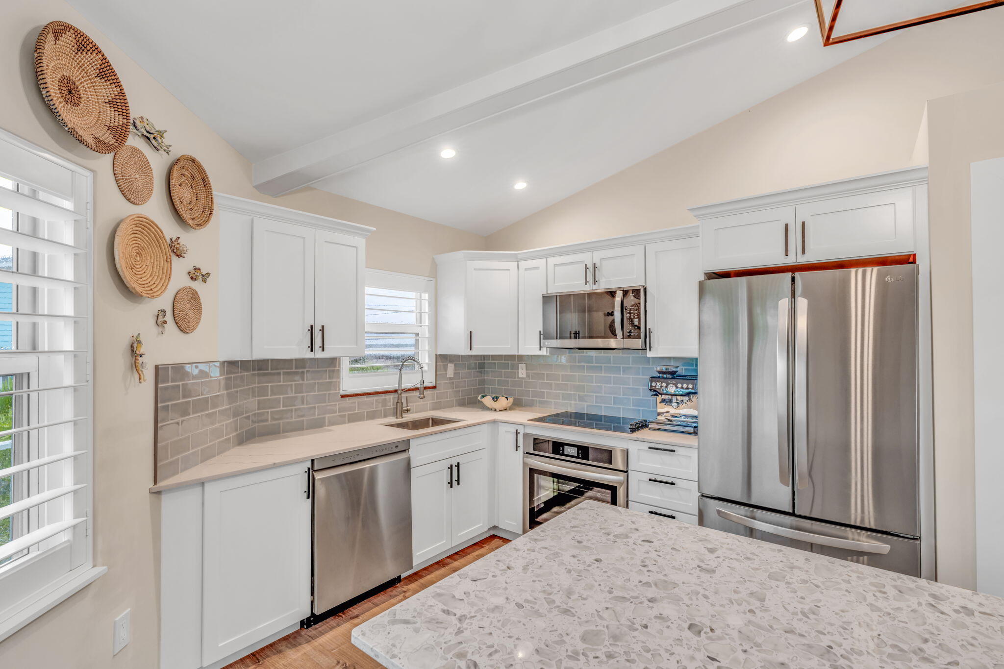 273 Indies Road Property Photo 6