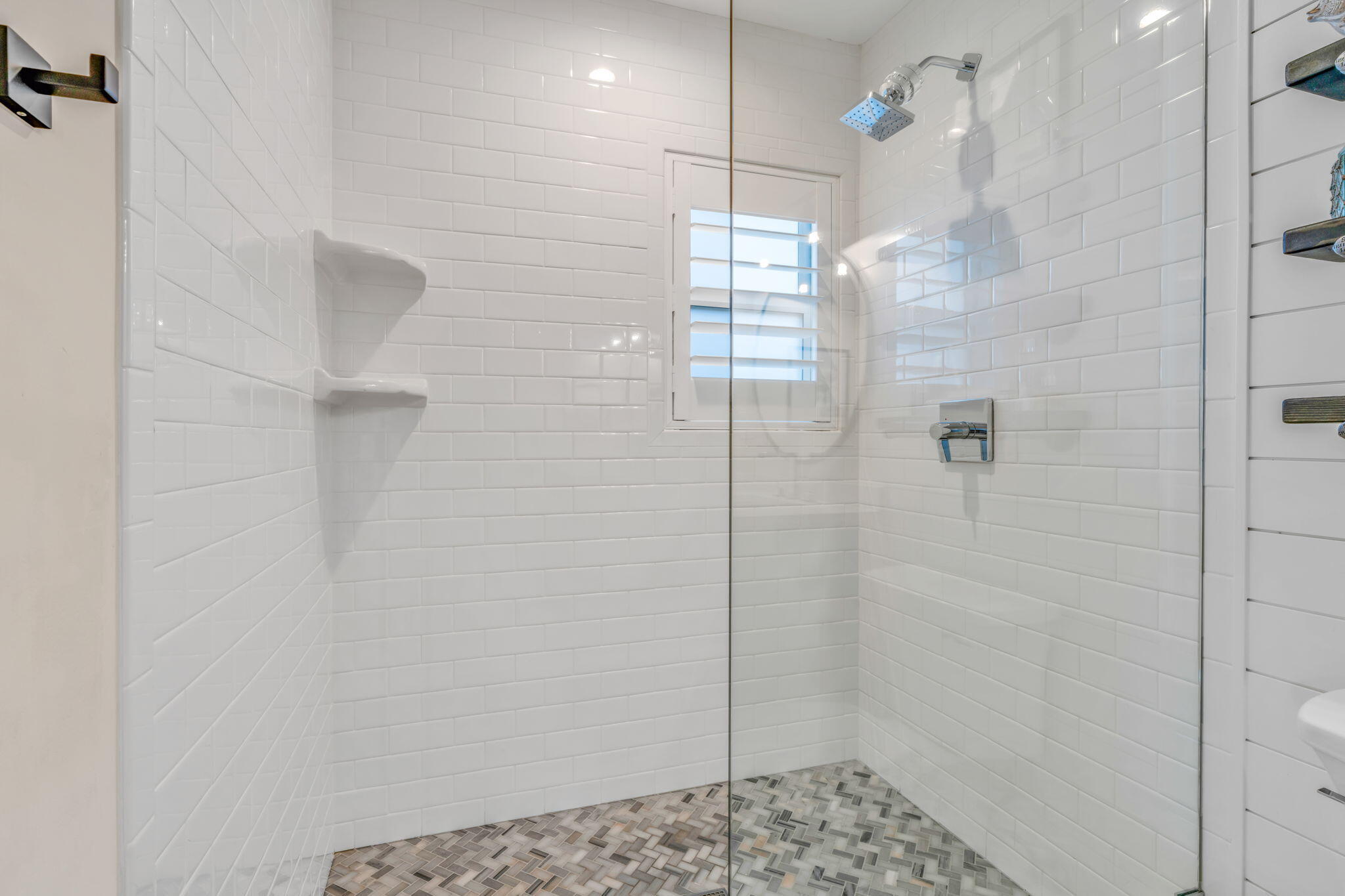 273 Indies Road Property Photo 15