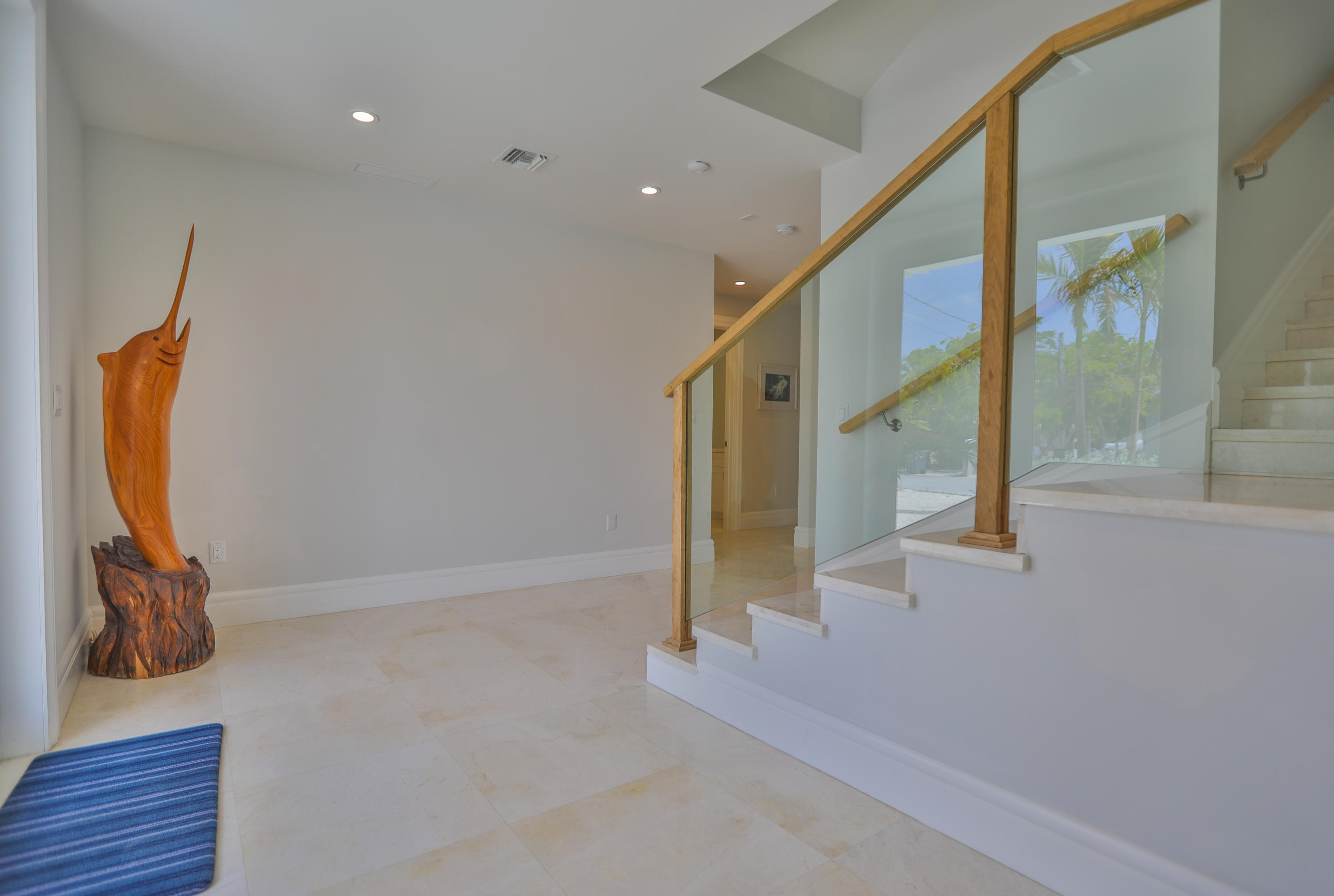 128 Leoni Drive Property Photo 3