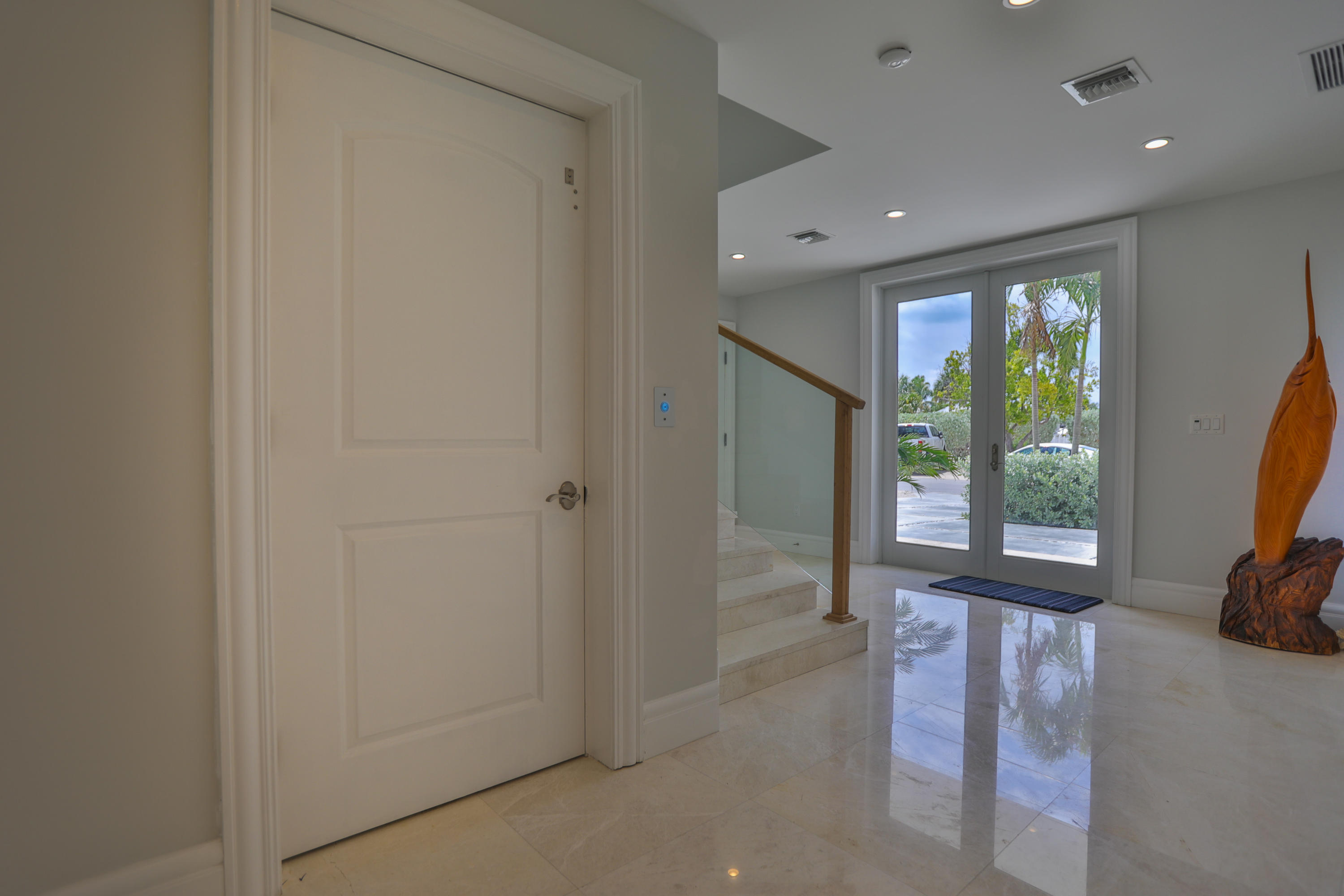 128 Leoni Drive Property Photo 4