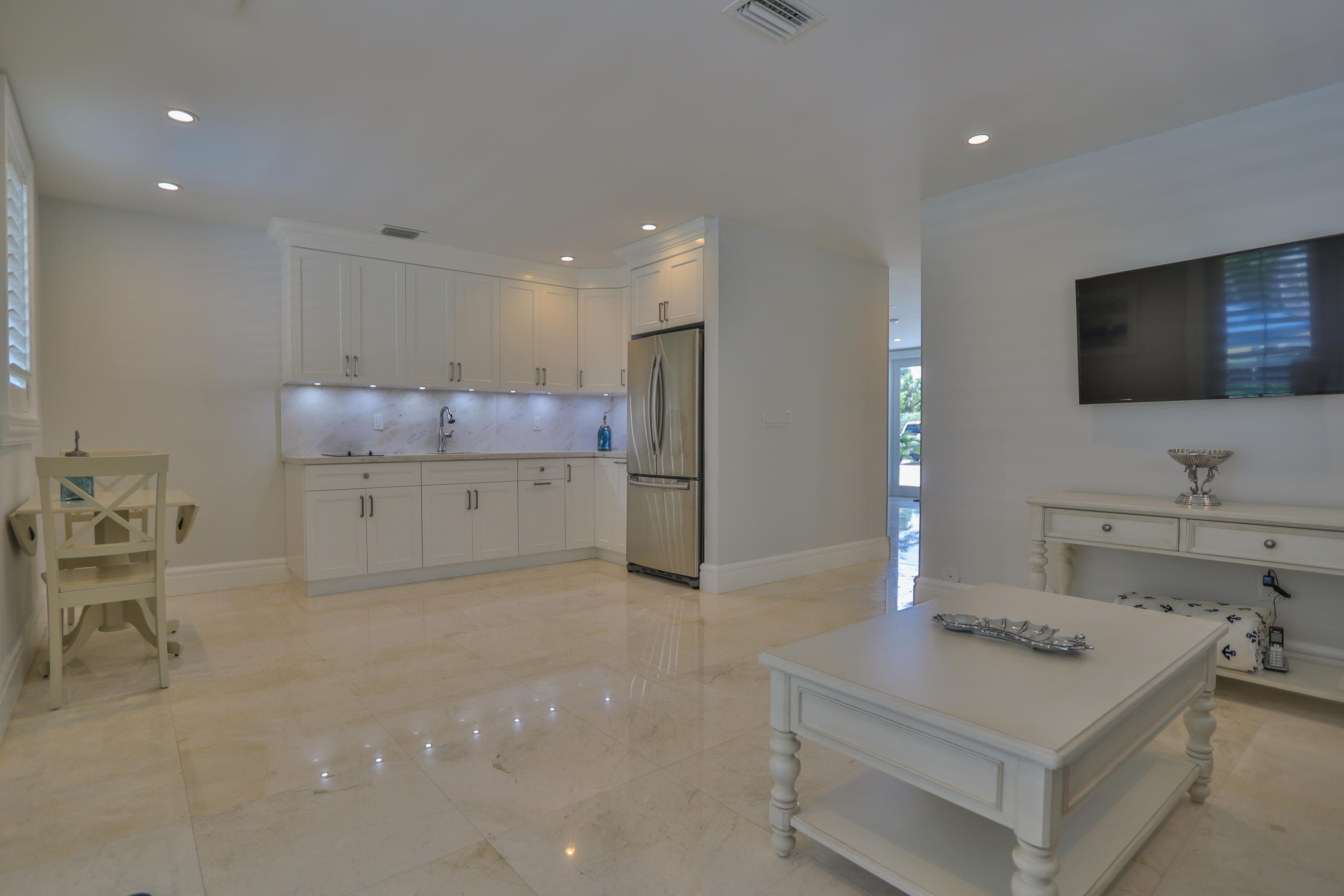 128 Leoni Drive Property Photo 6