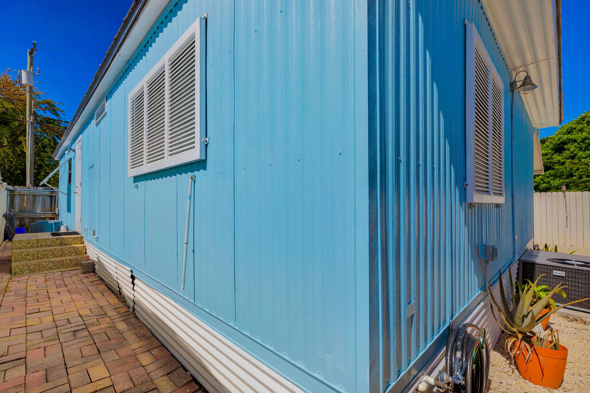 143 2nd Court Property Photo 33
