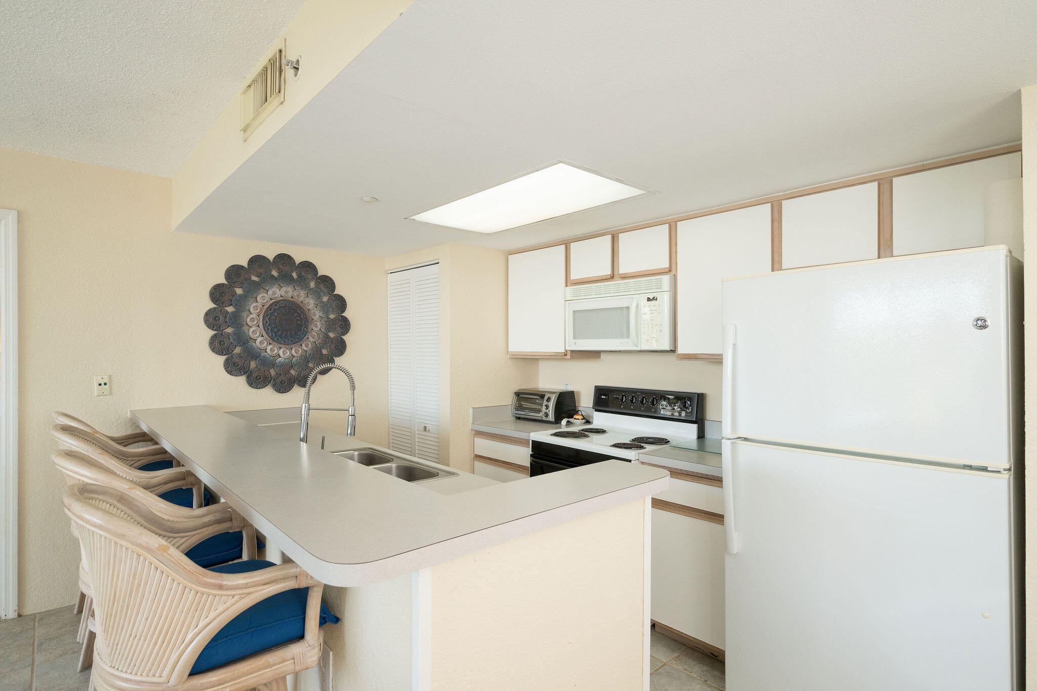 3635 Seaside Drive, 305 Property Photo 7