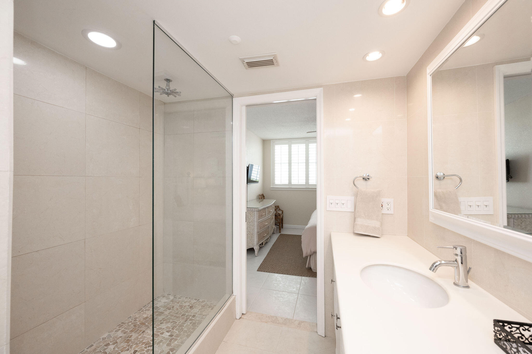 3635 Seaside Drive, 305 Property Photo 12