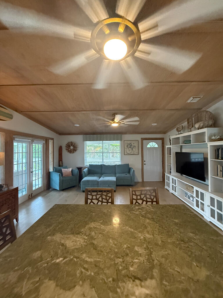 1672 Pandorea Lane Property Photo 23