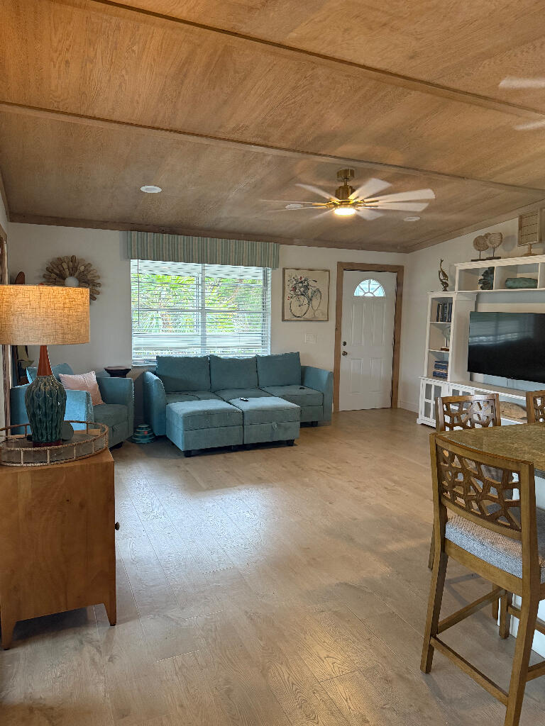 1672 Pandorea Lane Property Photo 40