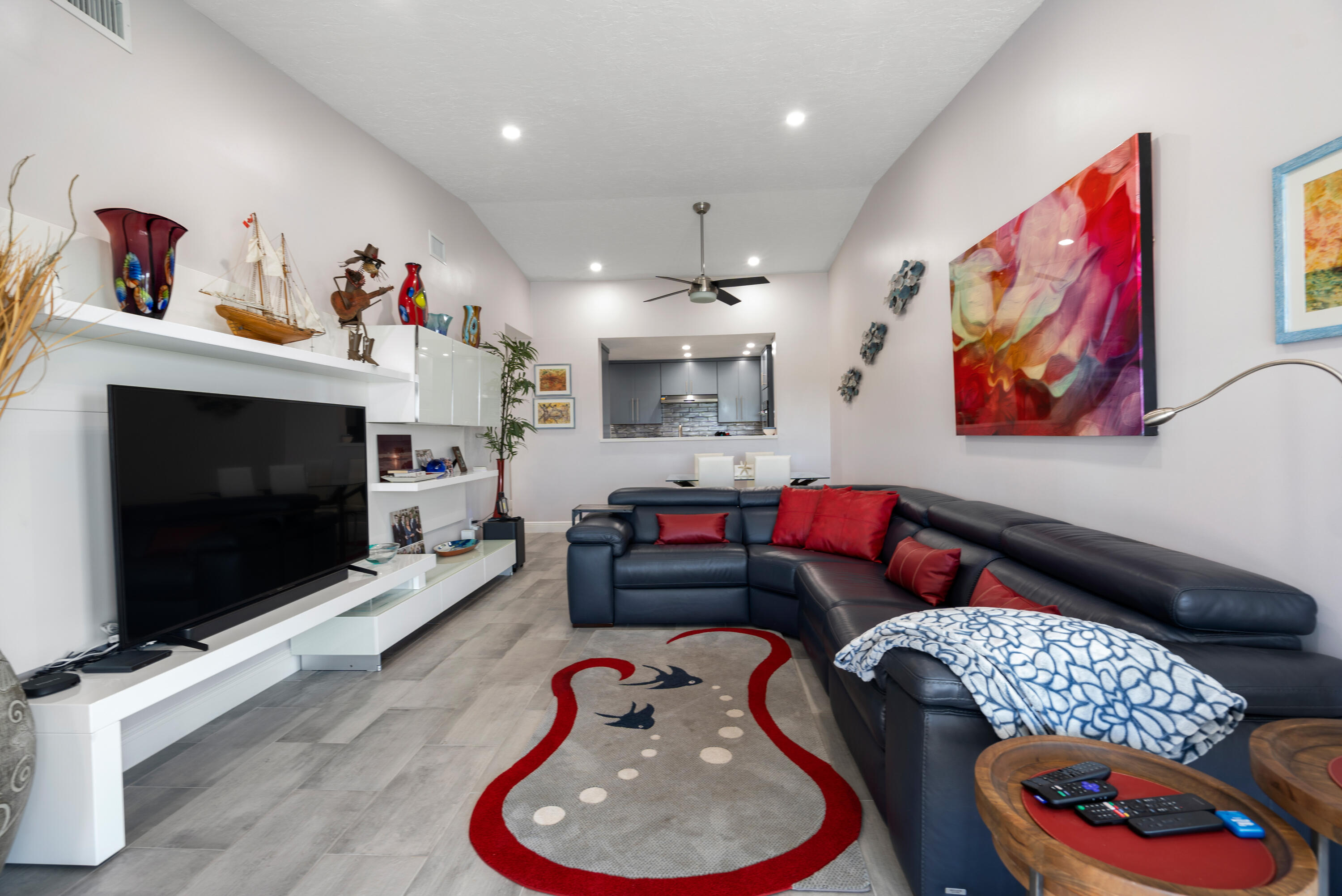 9832 Leeward Avenue Property Photo 16